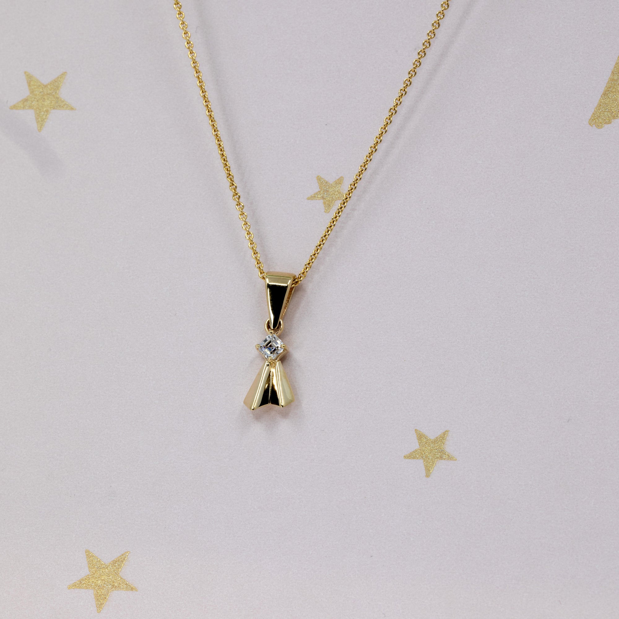 Side view of Bena Jewelry’s Asscher-cut diamond pendant, featuring a sleek and edgy design. Handcrafted in Montreal, Quebec, this elegant piece redefines contemporary luxury.