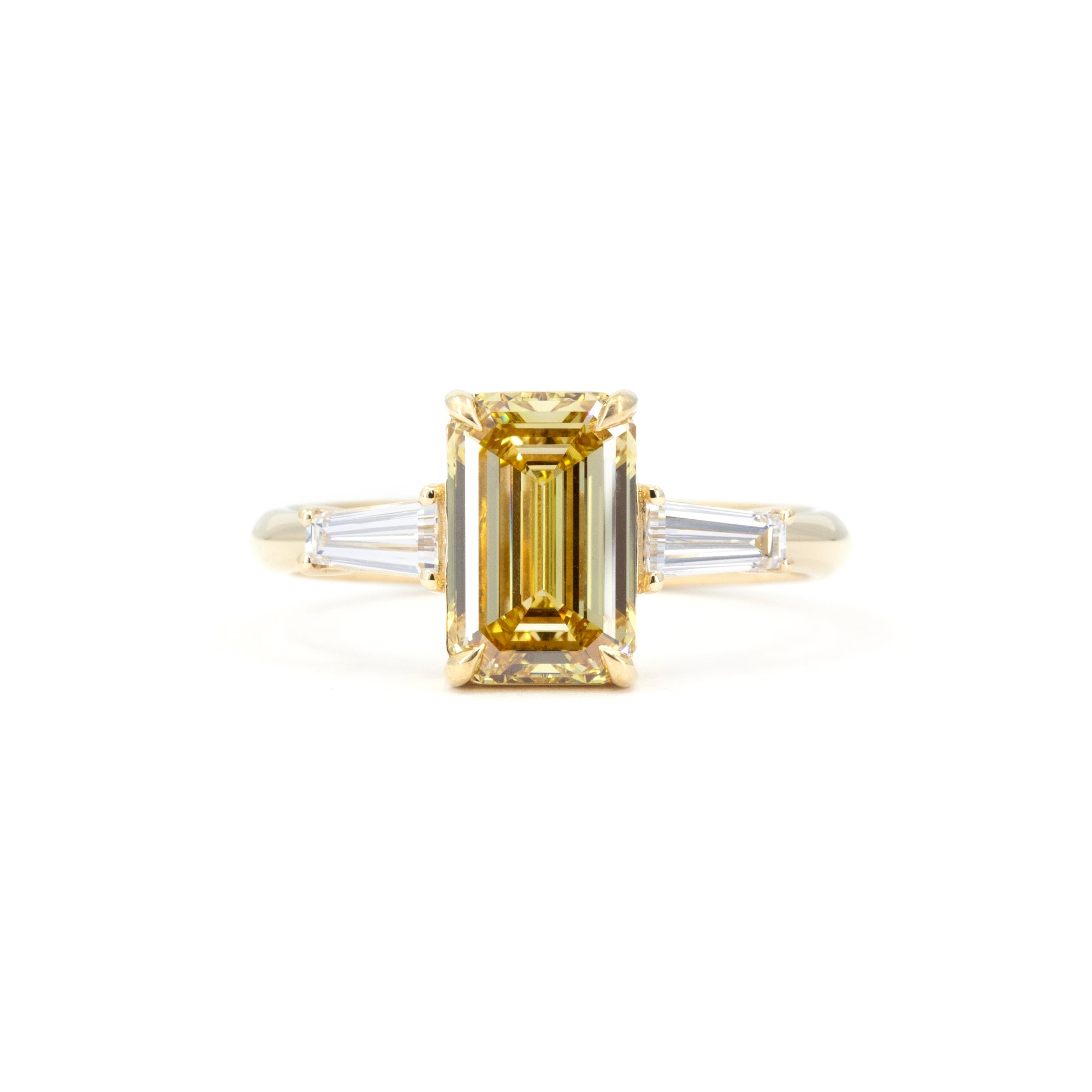 YELLOW DIAMOND EMERALD SHAPE SIDE TRAPERED BAGUETTE  | Yellow Gold