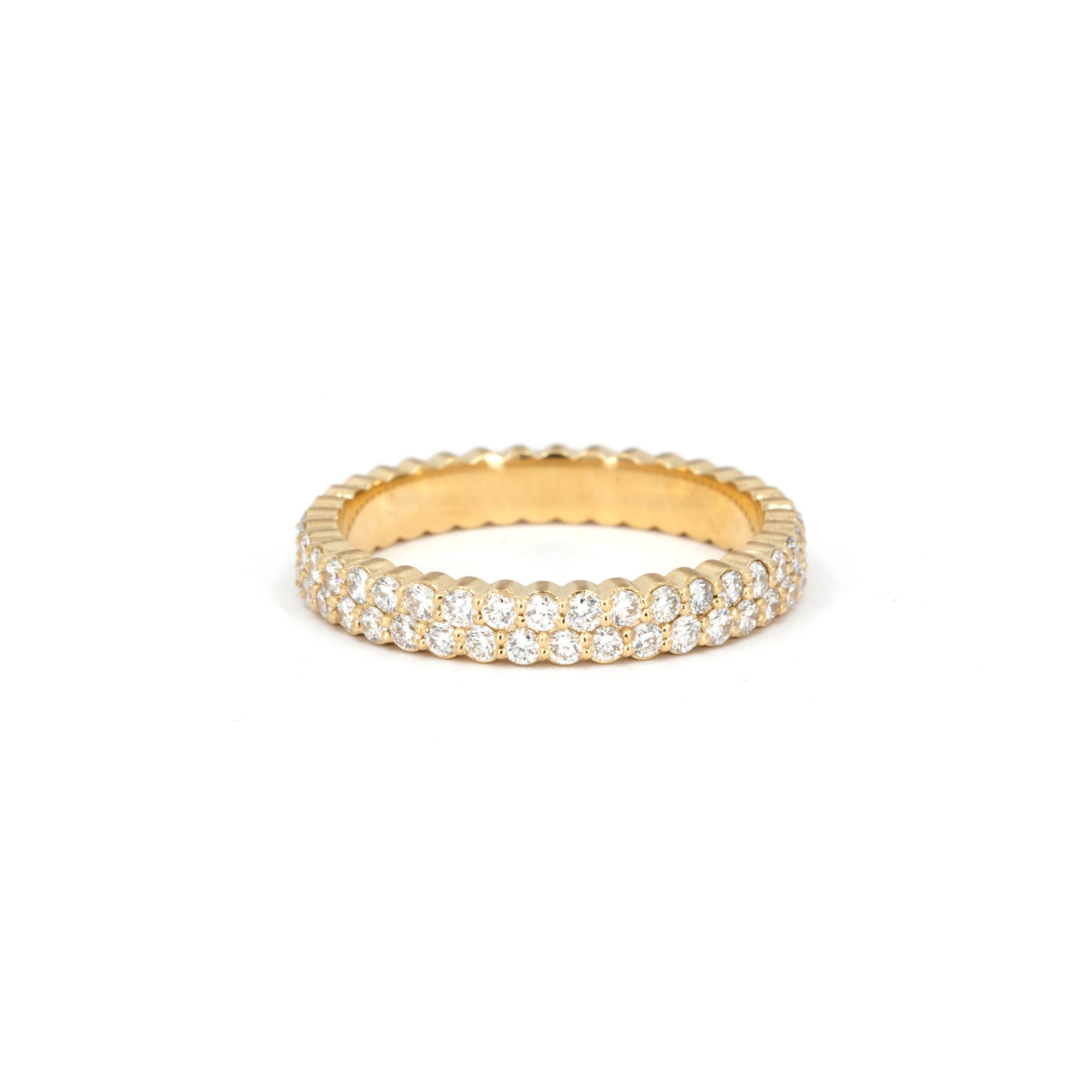 Close-up of Bena Jewelry’s elegant wedding ring, made in Montreal, Quebec, showcasing the brilliance of carefully selected 1.50 mm diamonds set in 14K yellow gold. Designed for sophisticated women looking for premium craftsmanship in Canada.