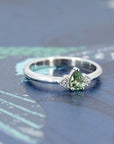 PEAR SHAPE LIGHT GREEN SAPPHIRE | White Gold