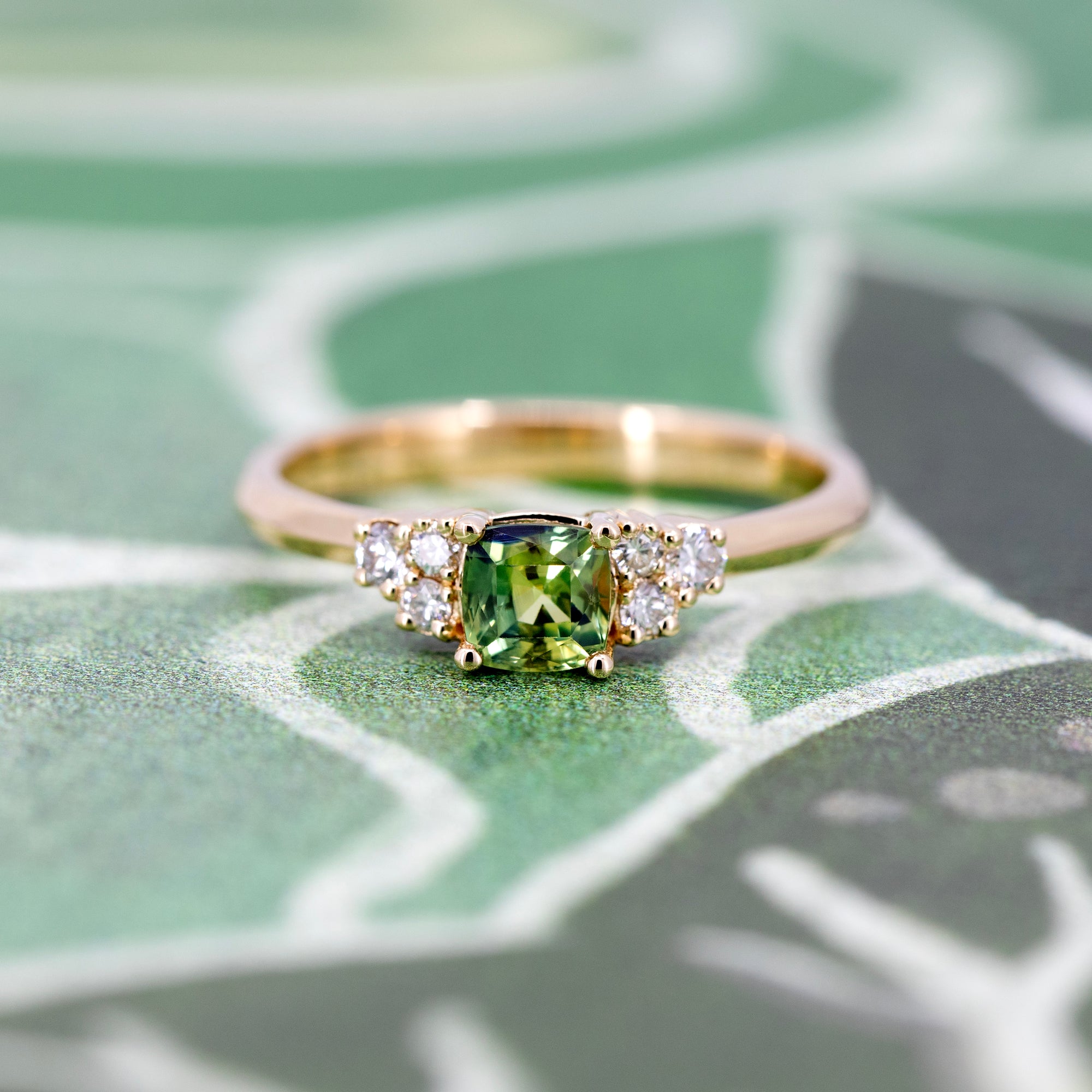 CUSHION GREEN SAPPHIRE DESIR RING | Yellow Gold