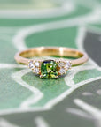 CUSHION GREEN SAPPHIRE DESIR RING | Yellow Gold