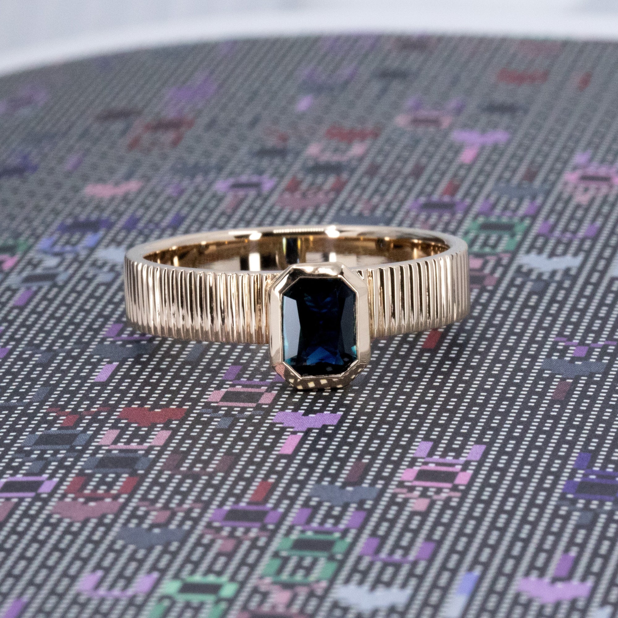RADIANT SAPPHIRE BOLD RING | Yellow Gold