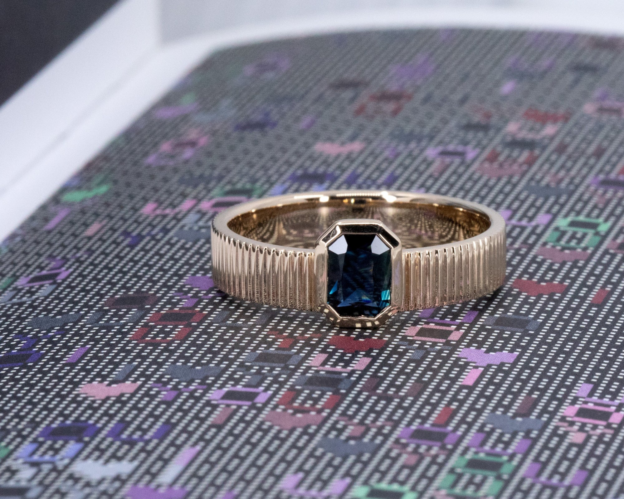 RADIANT SAPPHIRE BOLD RING | Yellow Gold