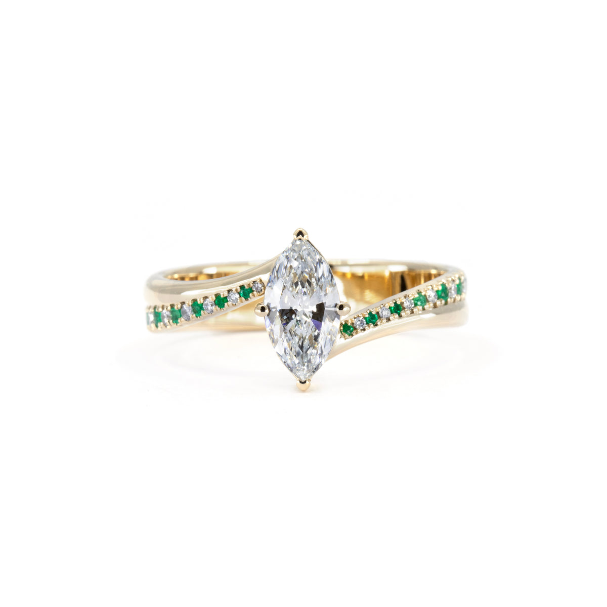 MARQUISE DIAMOND &amp; DIAMOND and EMERLAD BAND RING | Yellow Gold