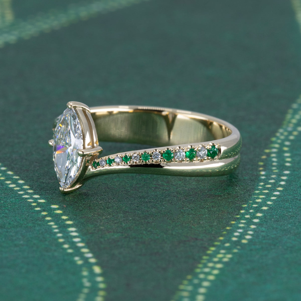 MARQUISE DIAMOND &amp; DIAMOND and EMERLAD BAND RING | Yellow Gold