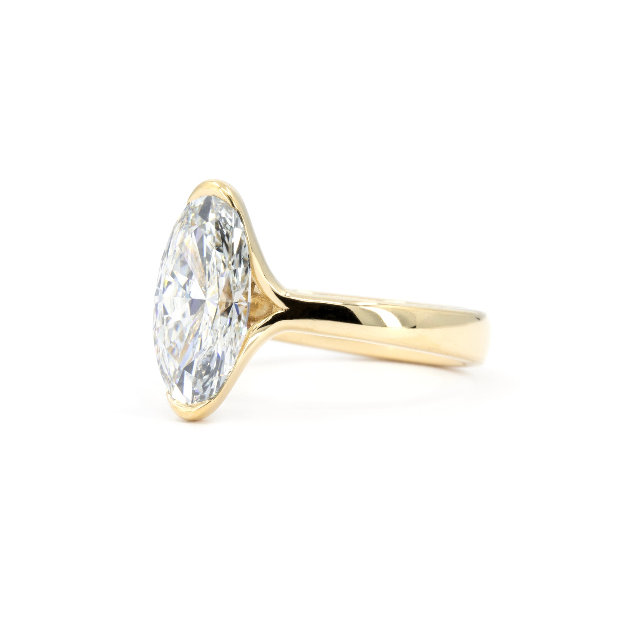 MOVAL DIAMOND HALF BEZEL | Yellow Gold