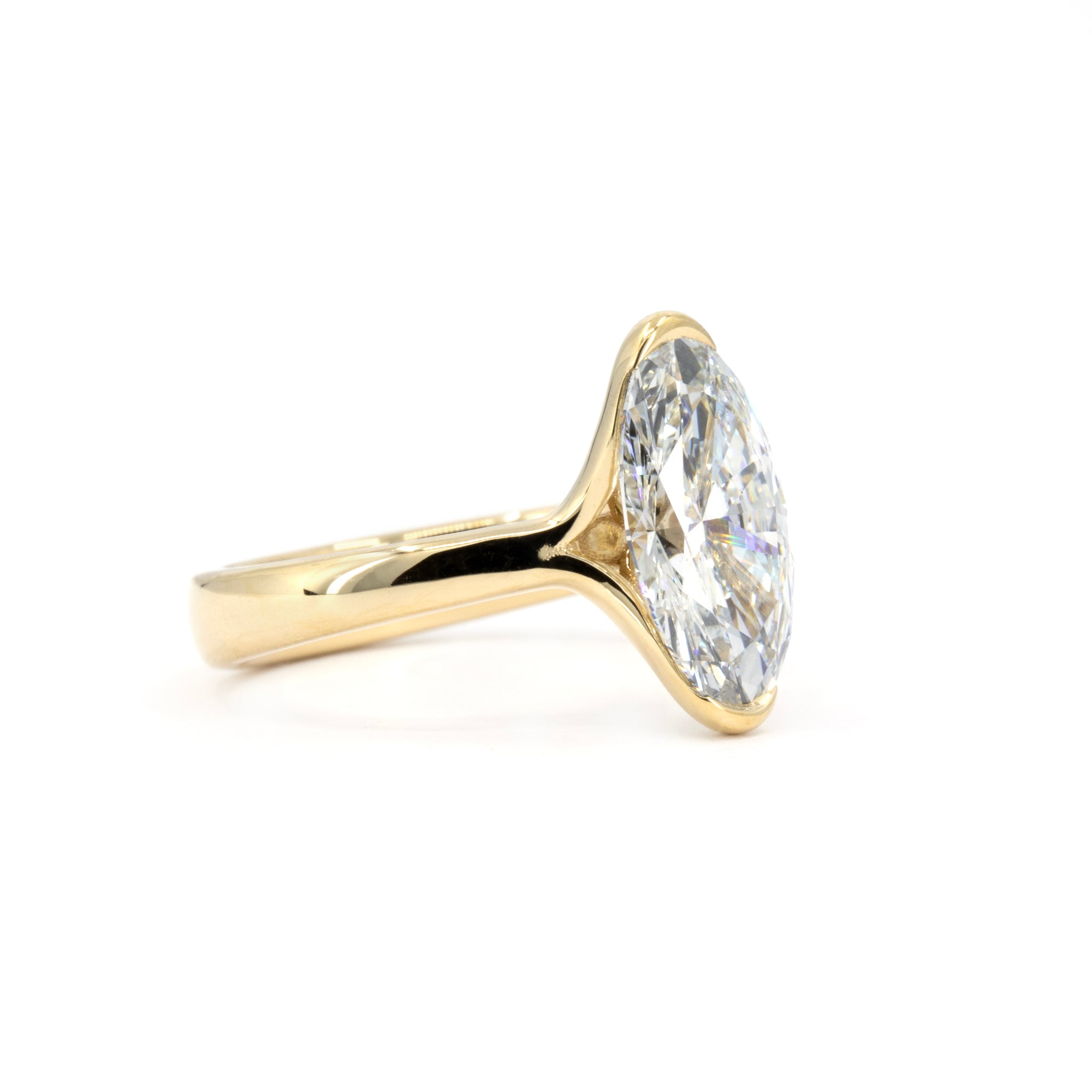 MOVAL DIAMOND HALF BEZEL | Yellow Gold
