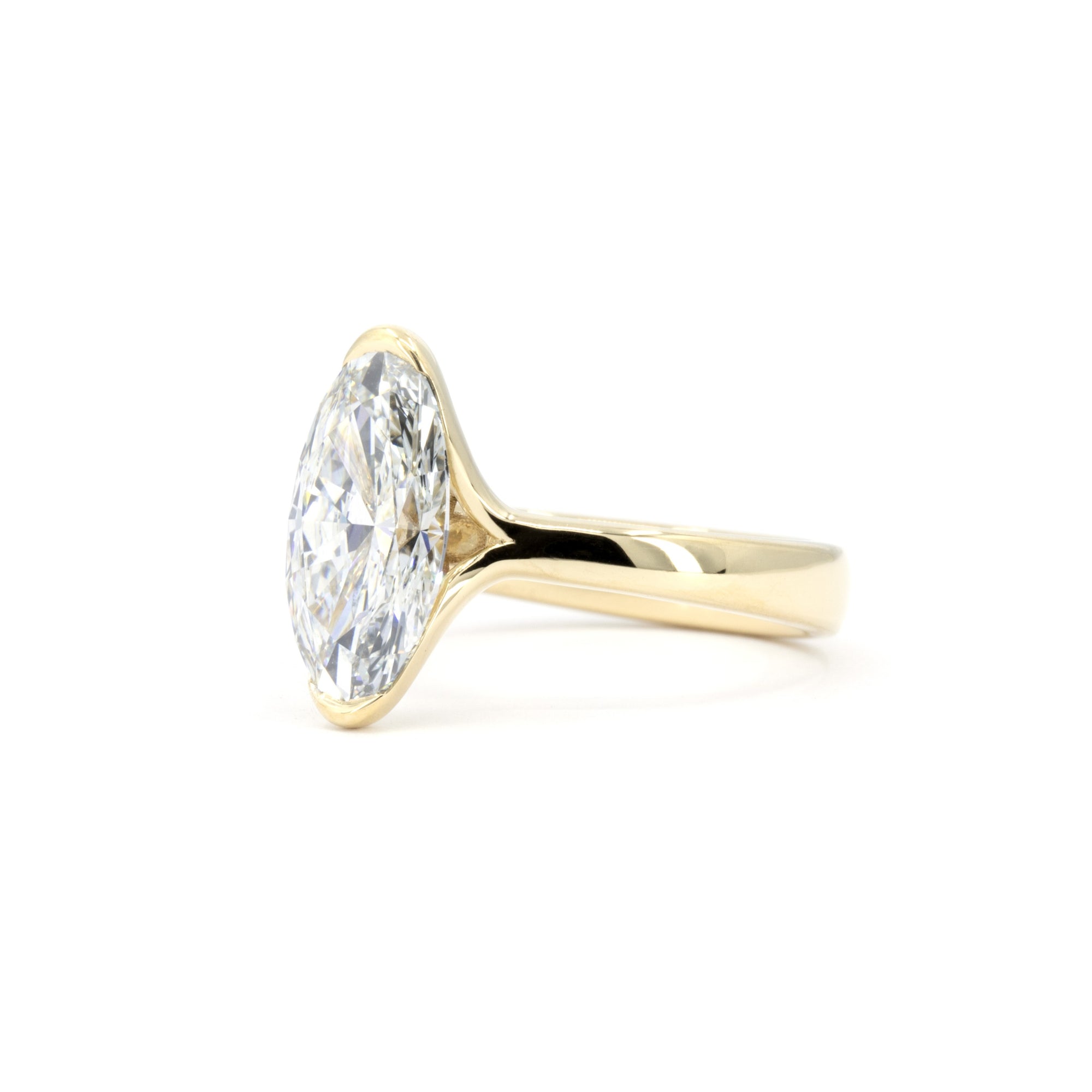 MOVAL DIAMOND HALF BEZEL | Yellow Gold