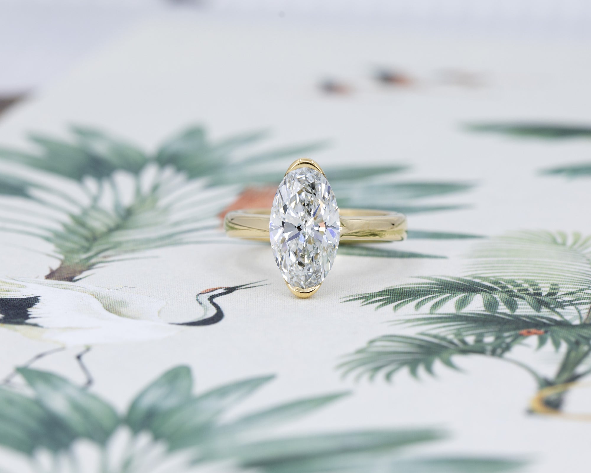 MOVAL DIAMOND HALF BEZEL | Yellow Gold