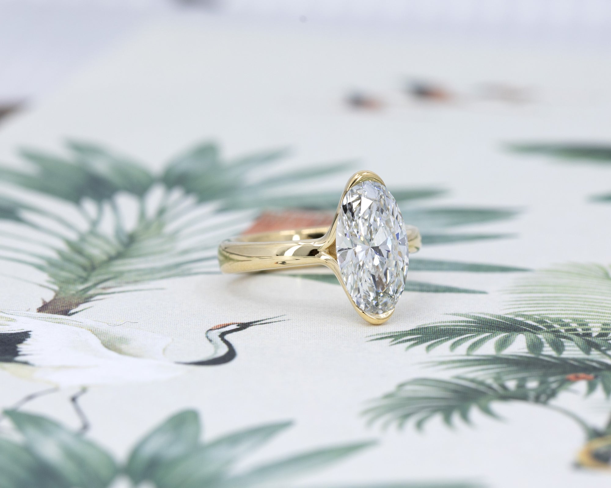 MOVAL DIAMOND HALF BEZEL | Yellow Gold