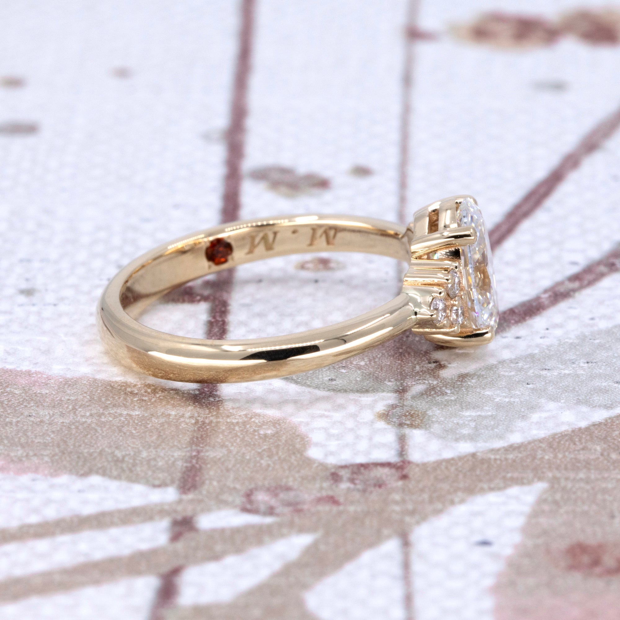 OVAL DIAMOND DESIR | Yellow Gold