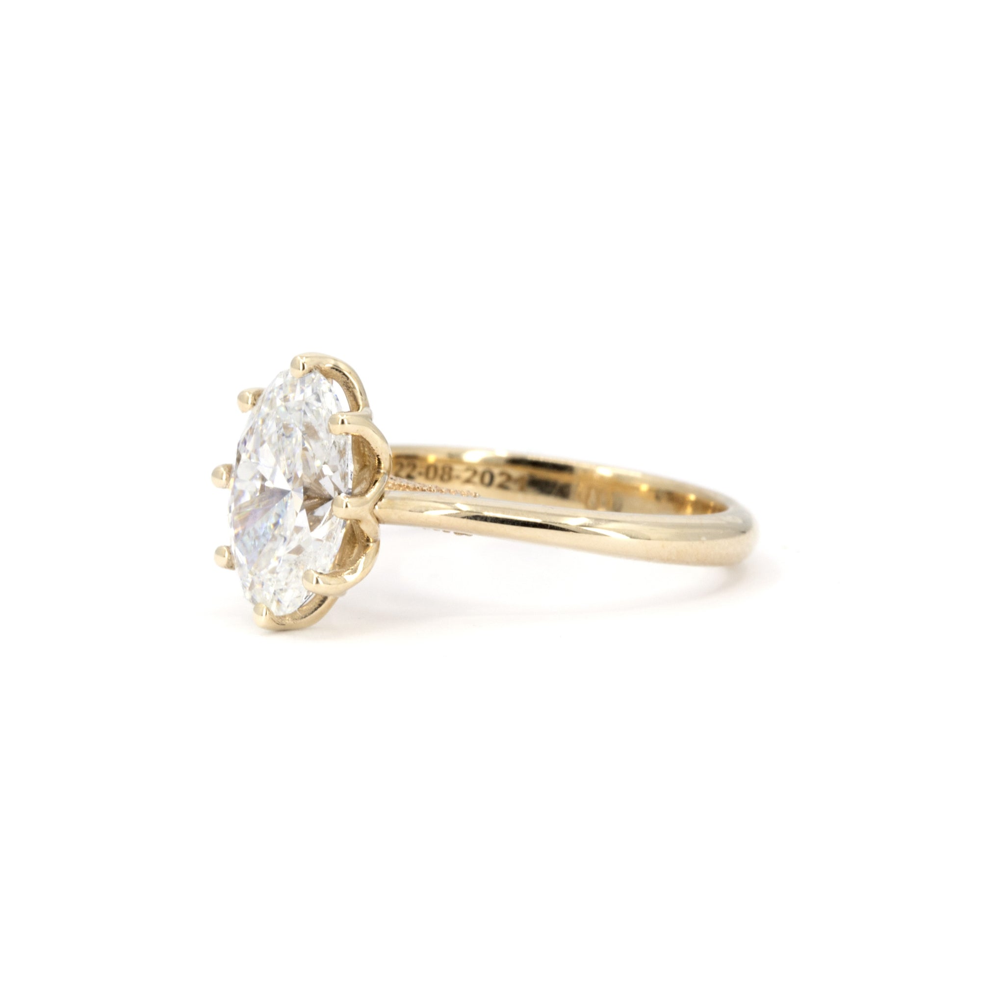 CLASSIC SIX PRONGS OVAL DIAMOND RING | Yellow Gold
