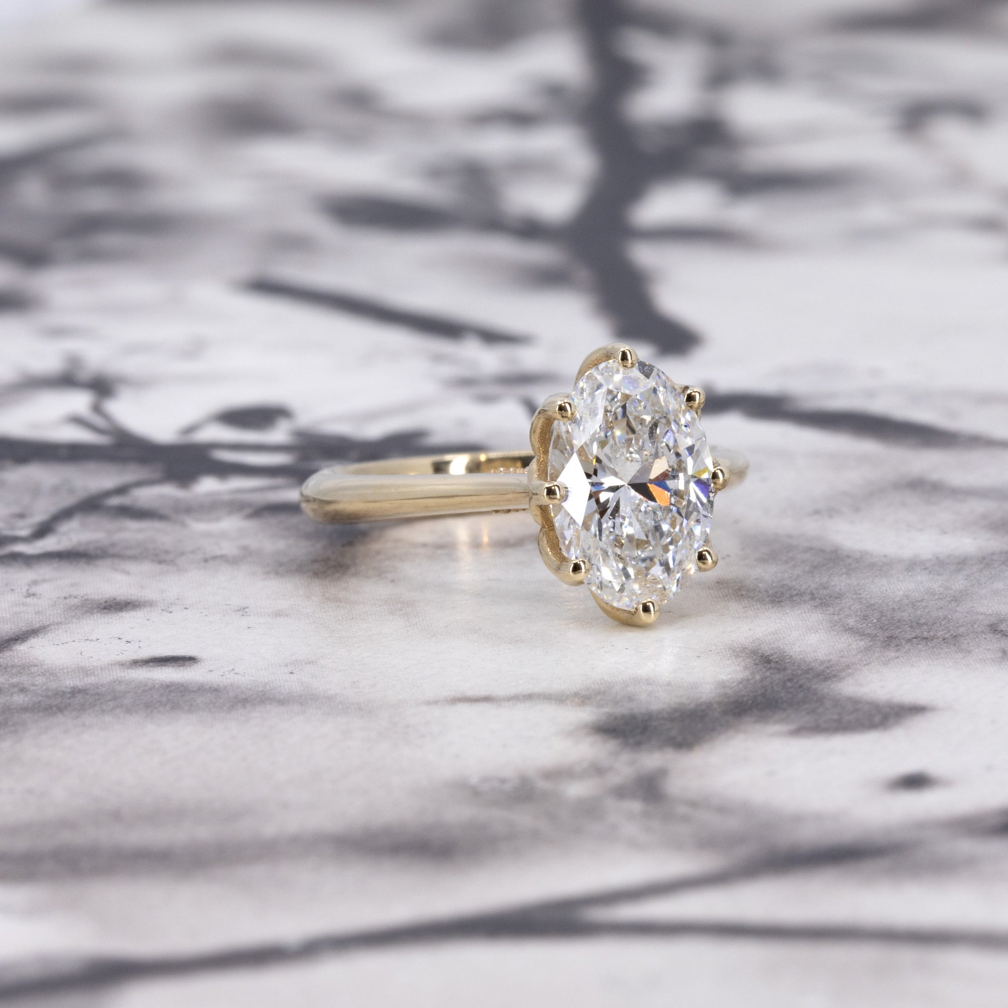 CLASSIC SIX PRONGS OVAL DIAMOND RING | Yellow Gold