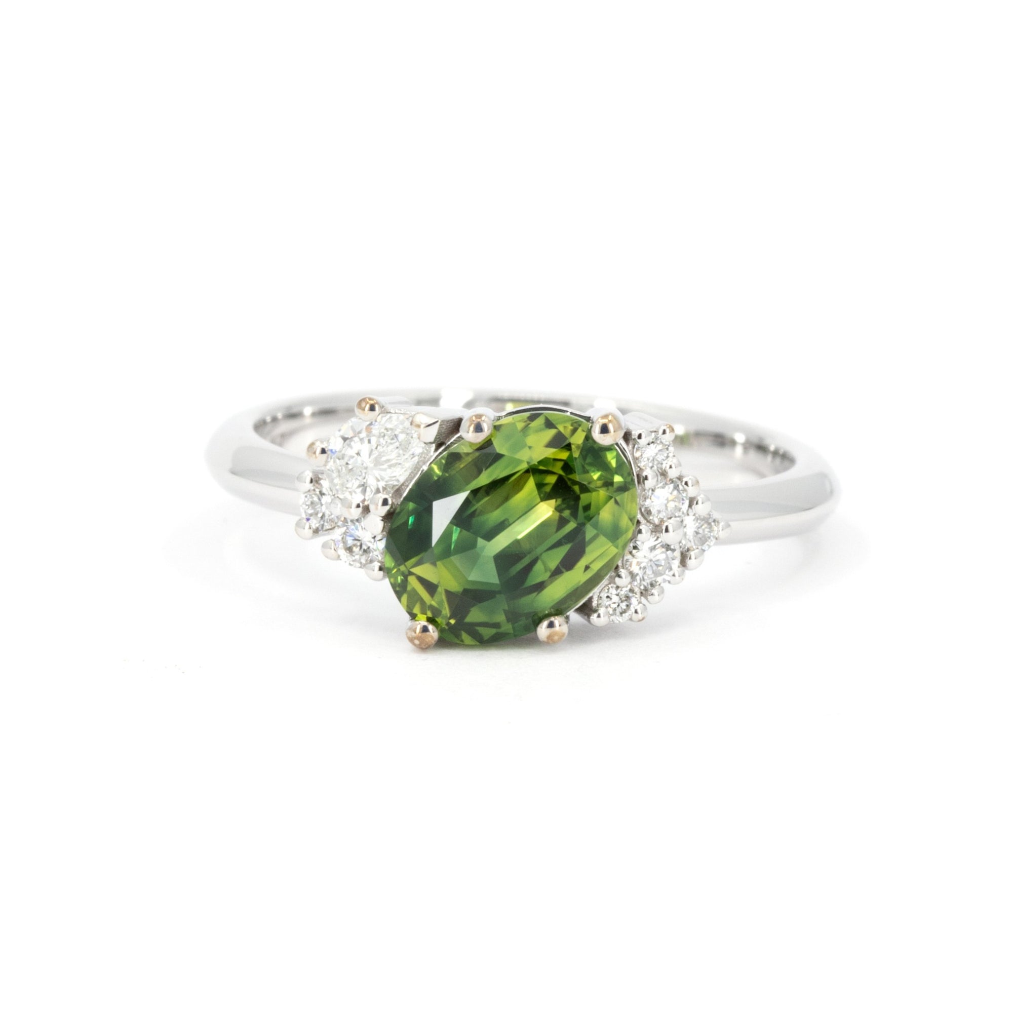OVAL GREEN SAPPHIRE &amp; DIAMOND | White Gold