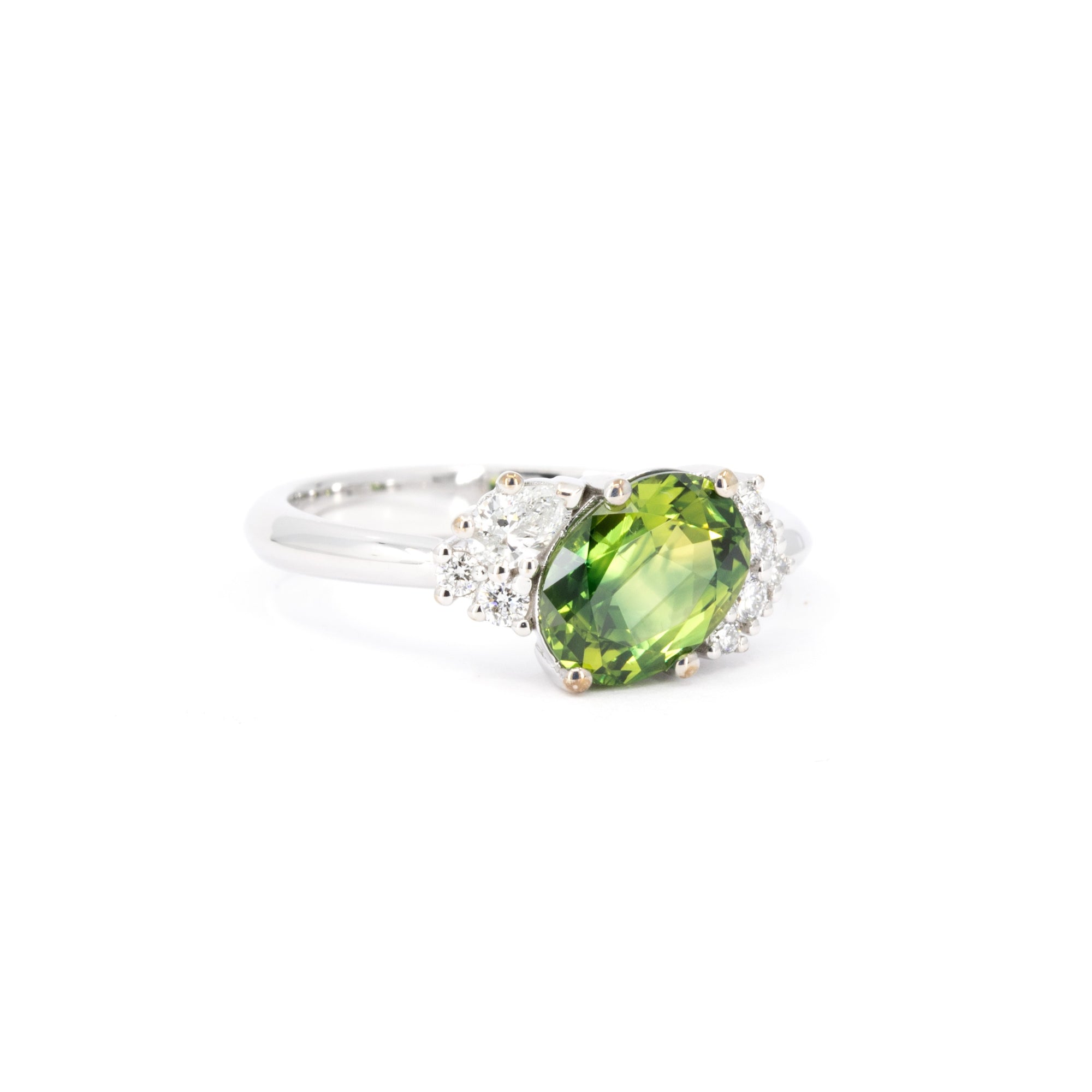 OVAL GREEN SAPPHIRE &amp; DIAMOND | White Gold