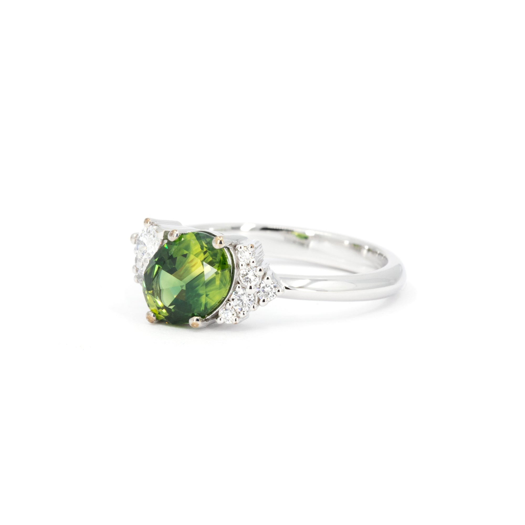 OVAL GREEN SAPPHIRE &amp; DIAMOND | White Gold