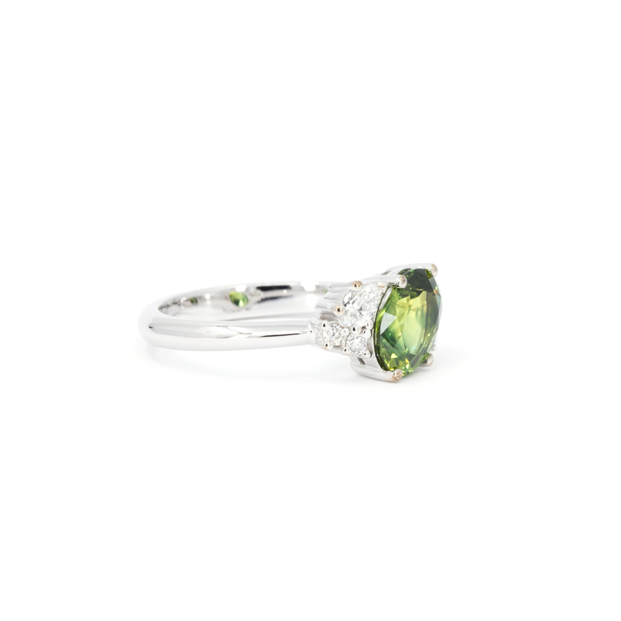 OVAL GREEN SAPPHIRE &amp; DIAMOND | White Gold