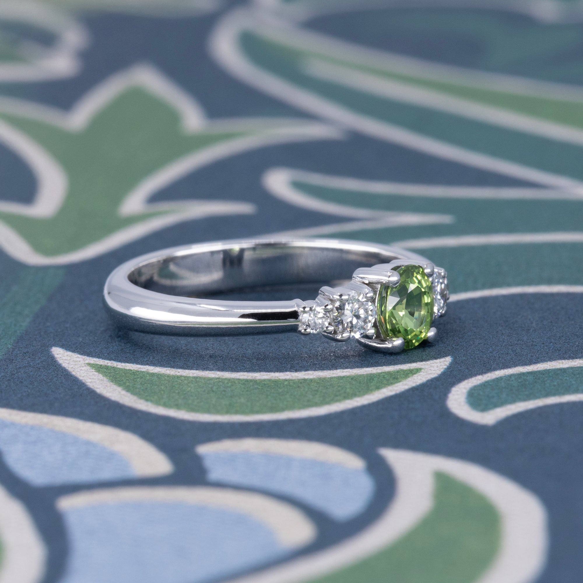 GREEN OVAL SAPPHIRE PRELUDE RING | White Gold