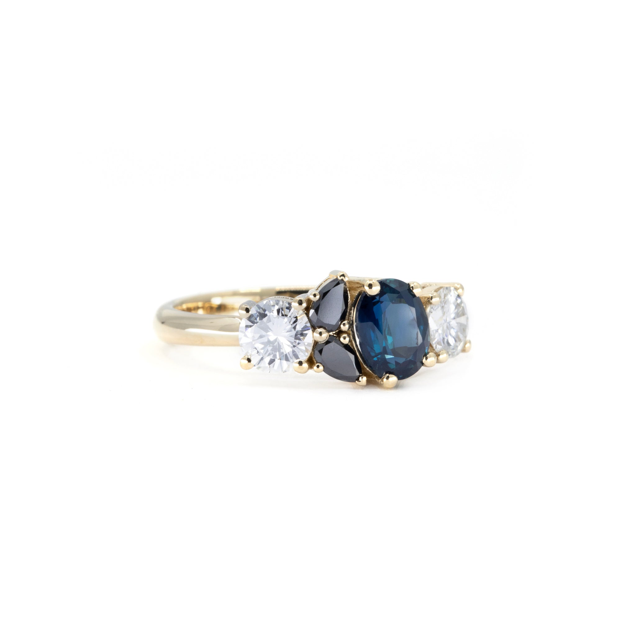 SAPPHIRE BLACK &amp; WHITE DIAMOND | Yellow Gold