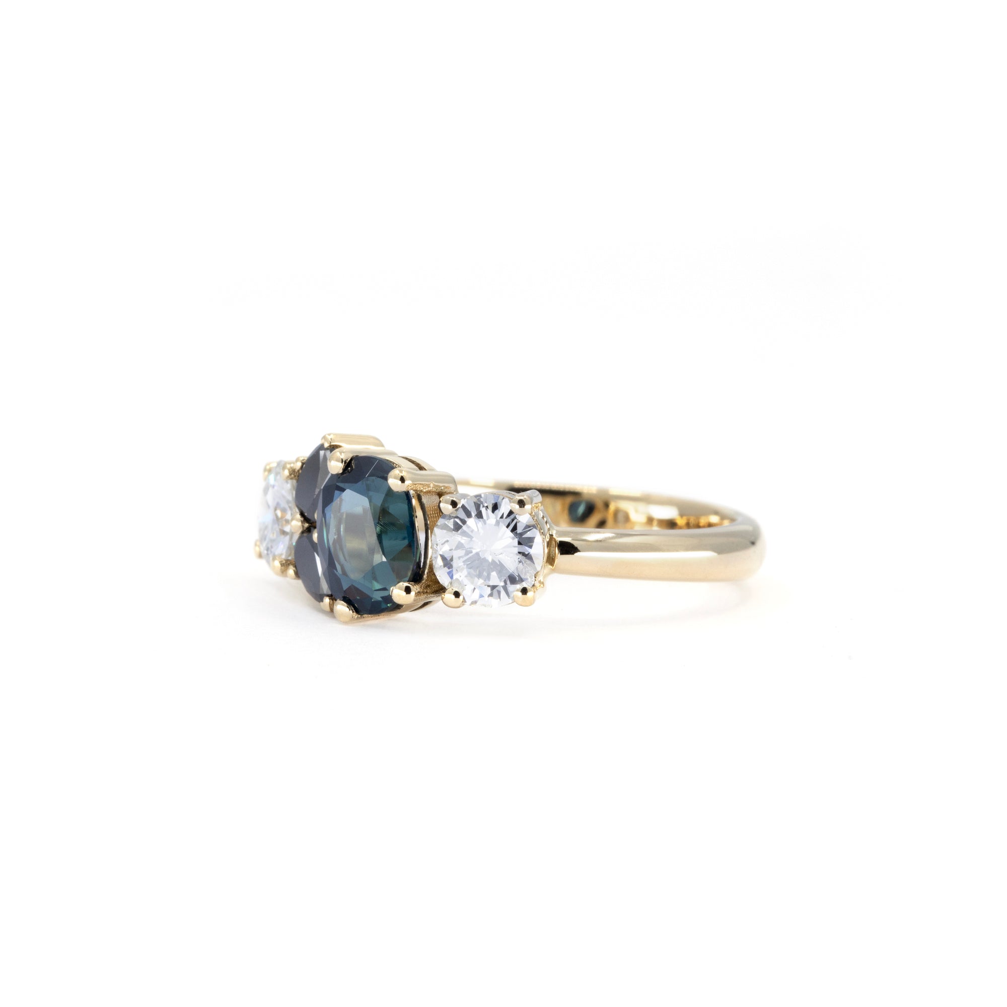 SAPPHIRE BLACK &amp; WHITE DIAMOND | Yellow Gold