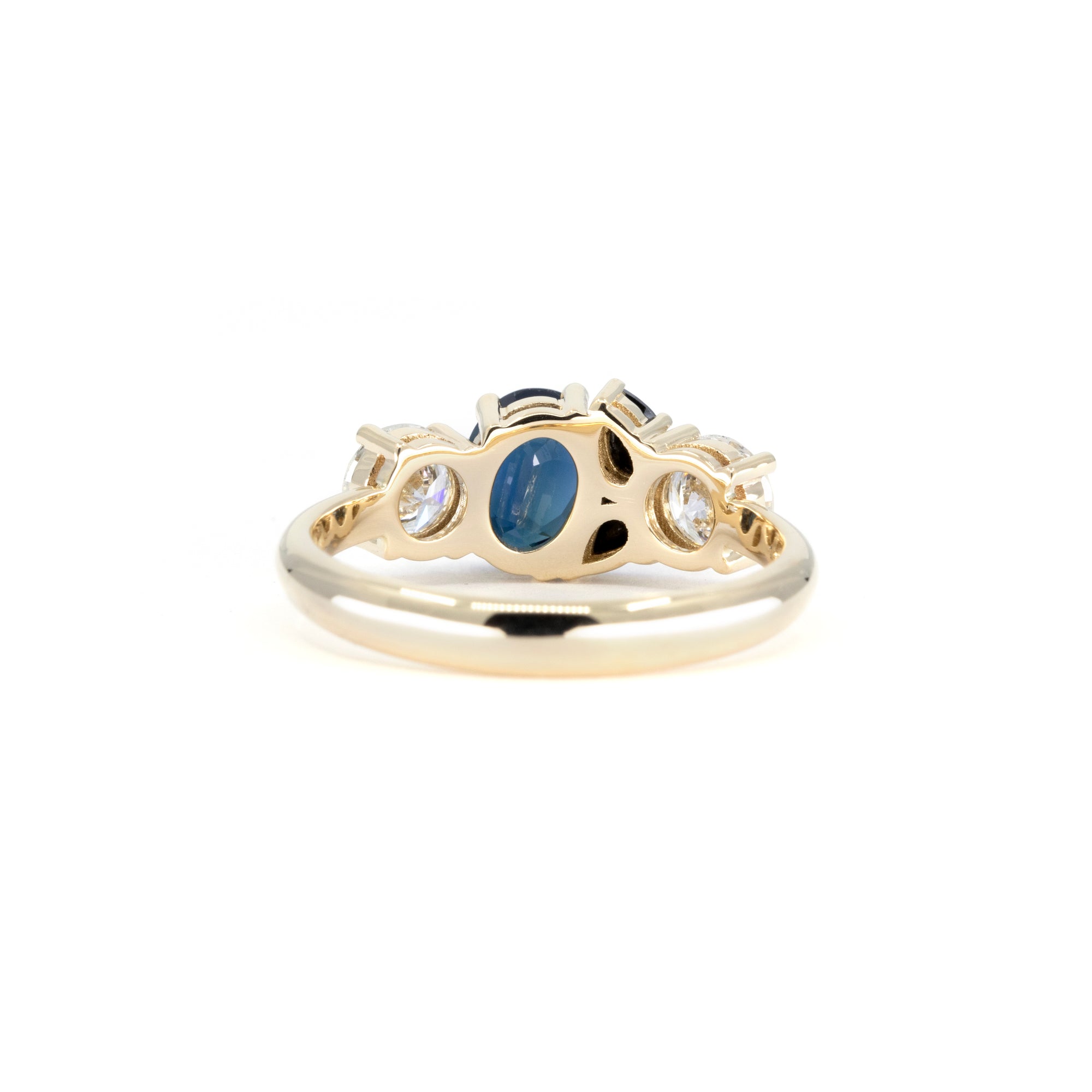 SAPPHIRE BLACK &amp; WHITE DIAMOND | Yellow Gold