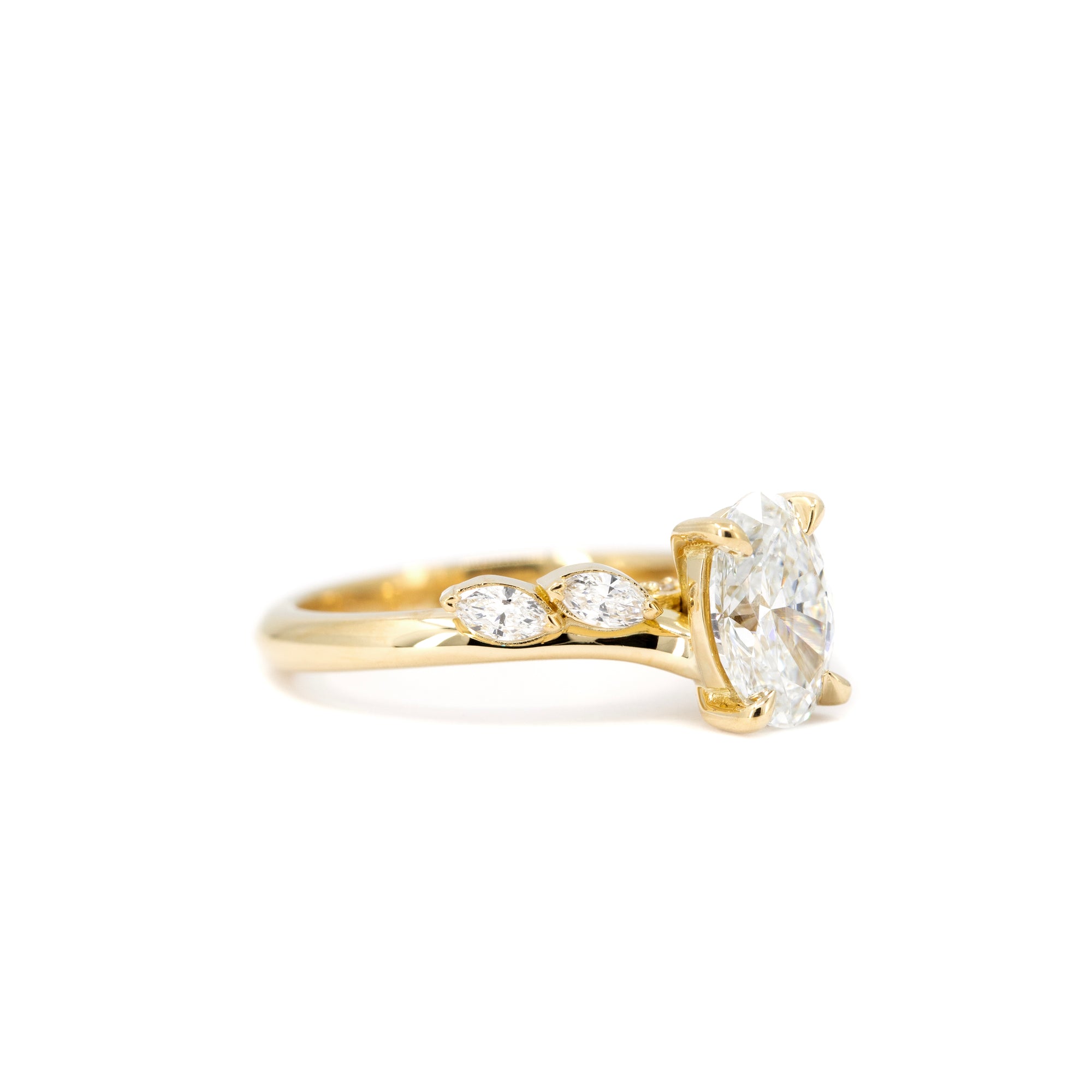 OVAL DIAMOND MARQUISE SIDE | Yellow Gold