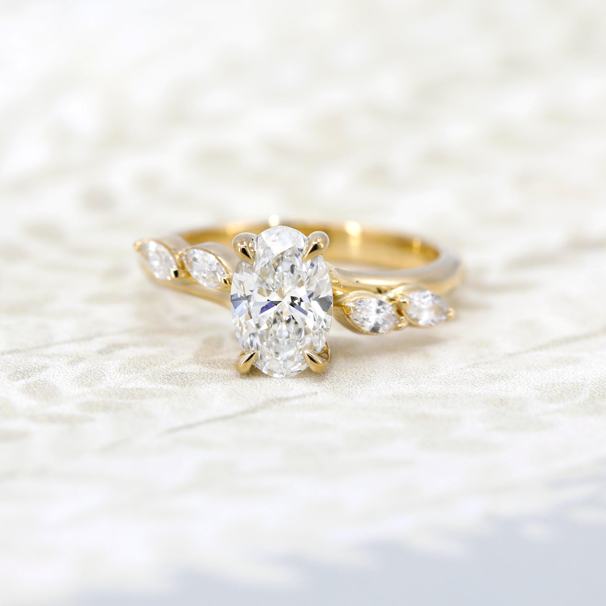 OVAL DIAMOND MARQUISE SIDE | Yellow Gold