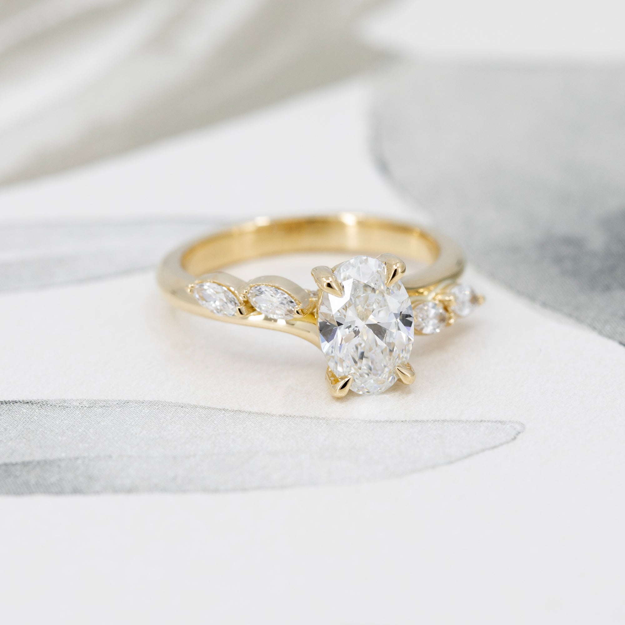 OVAL DIAMOND MARQUISE SIDE | Yellow Gold