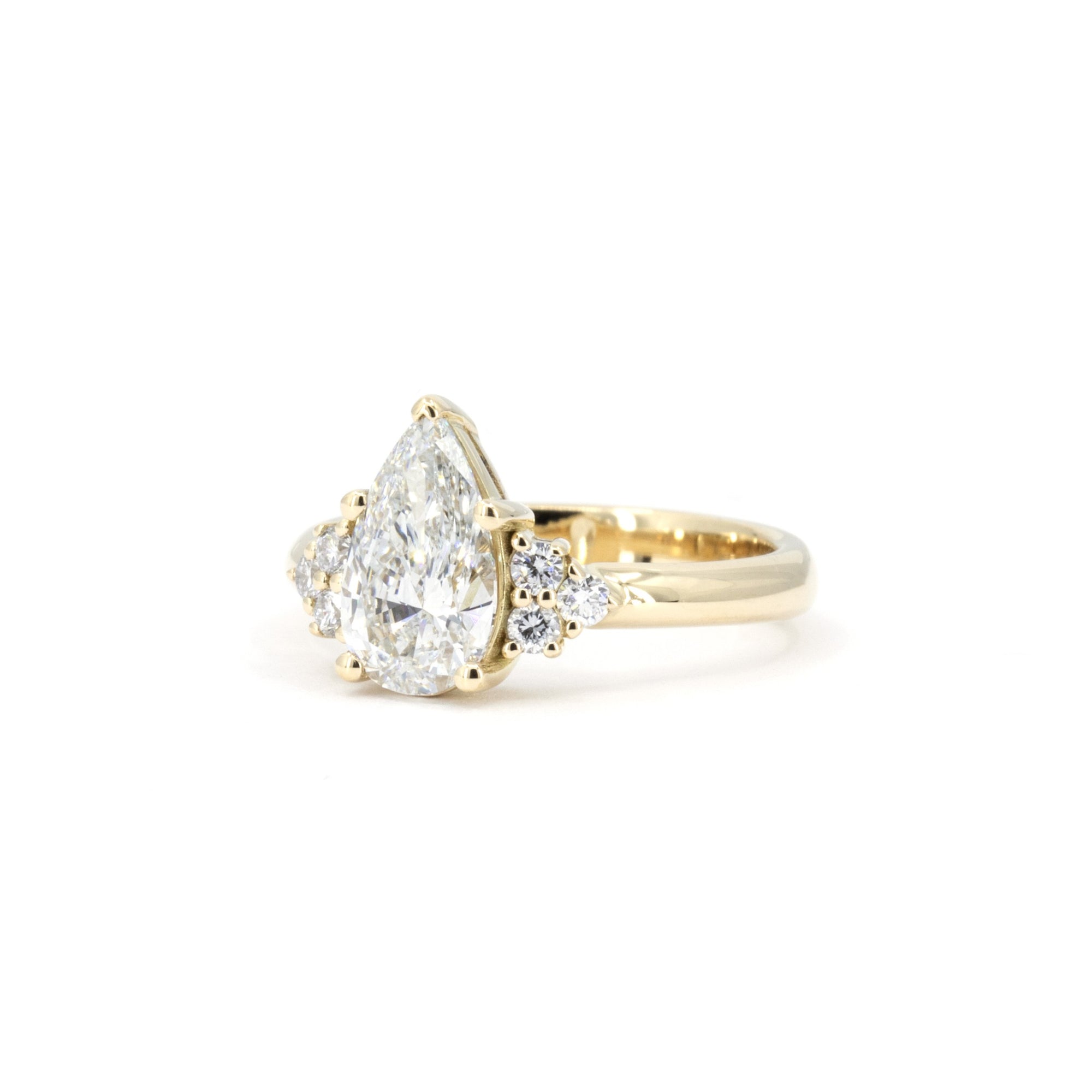 PEAR SHAPE DESIR DIAMOND RING | Yellow Gold