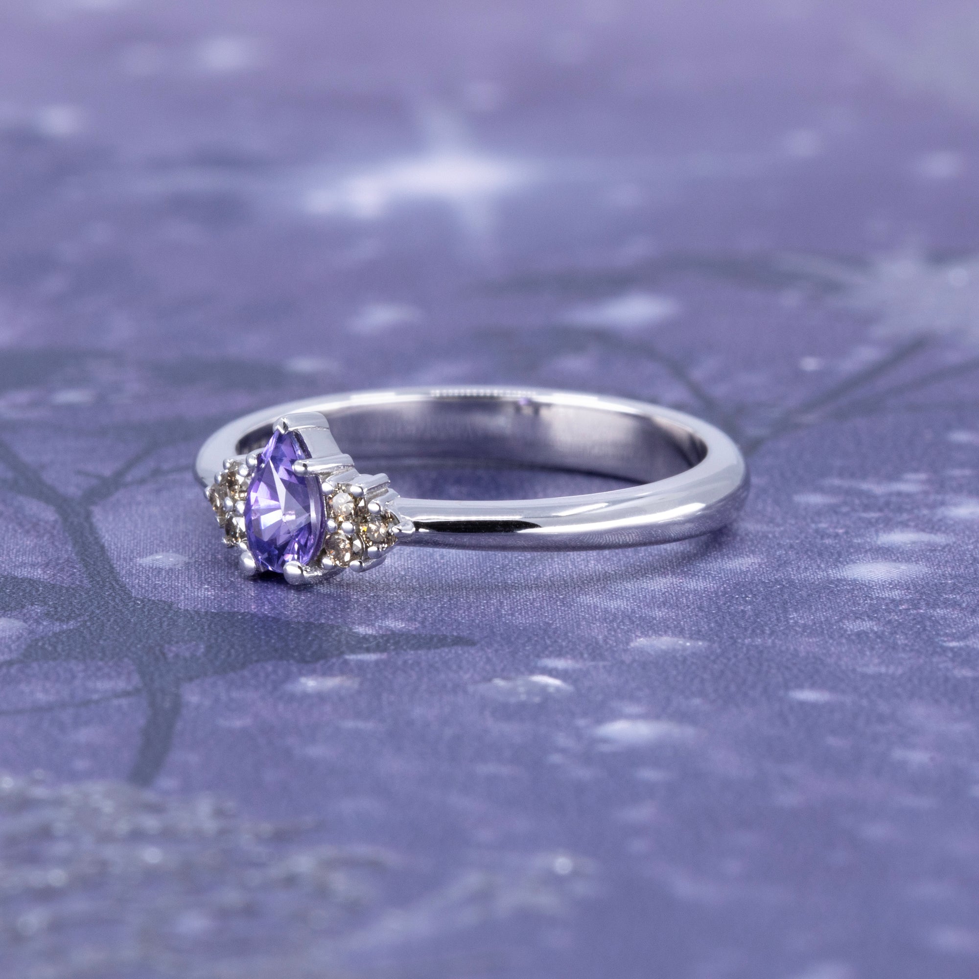 PURPLE PEAR SHAPE DESIR RING | White Gold