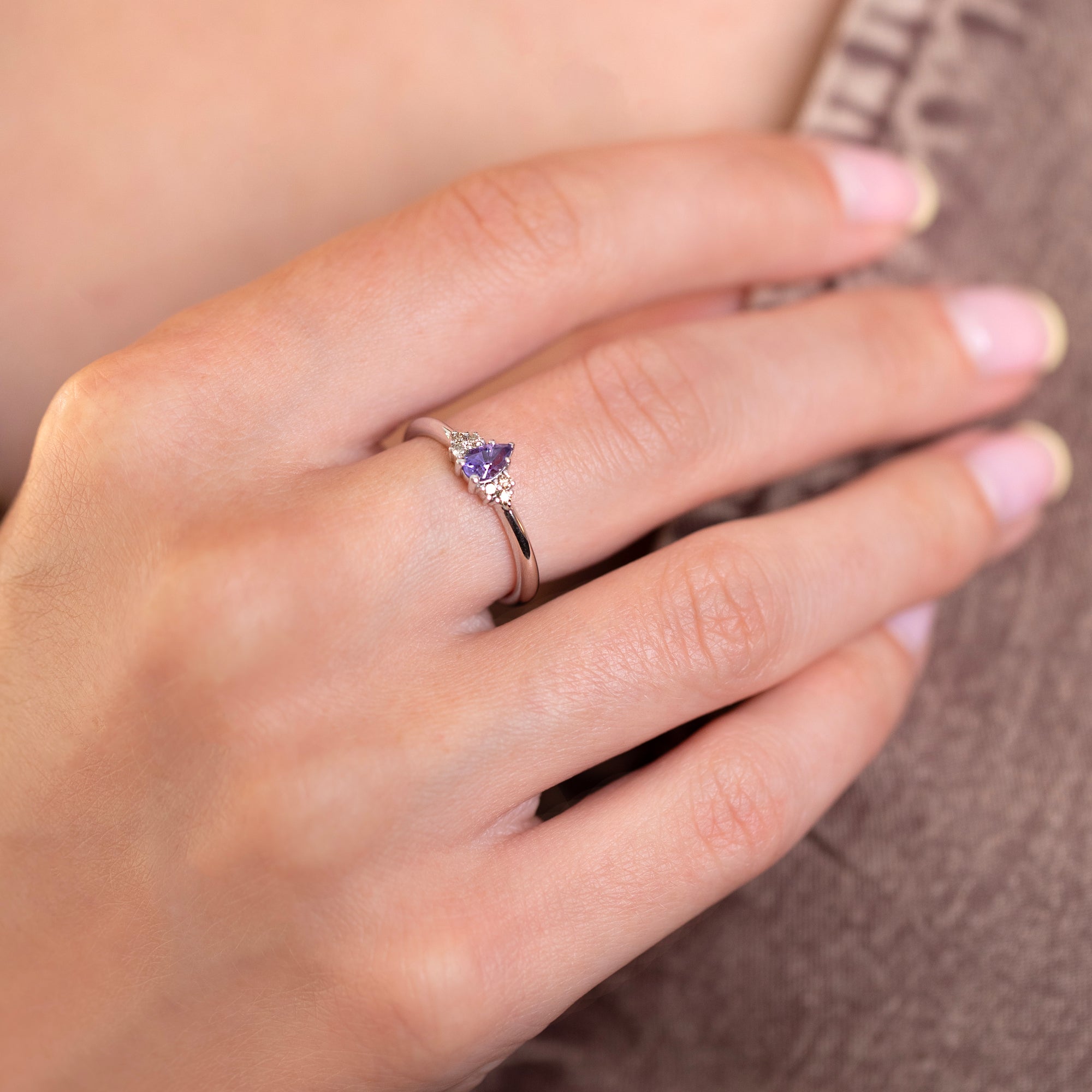 PURPLE PEAR SHAPE DESIR RING | White Gold