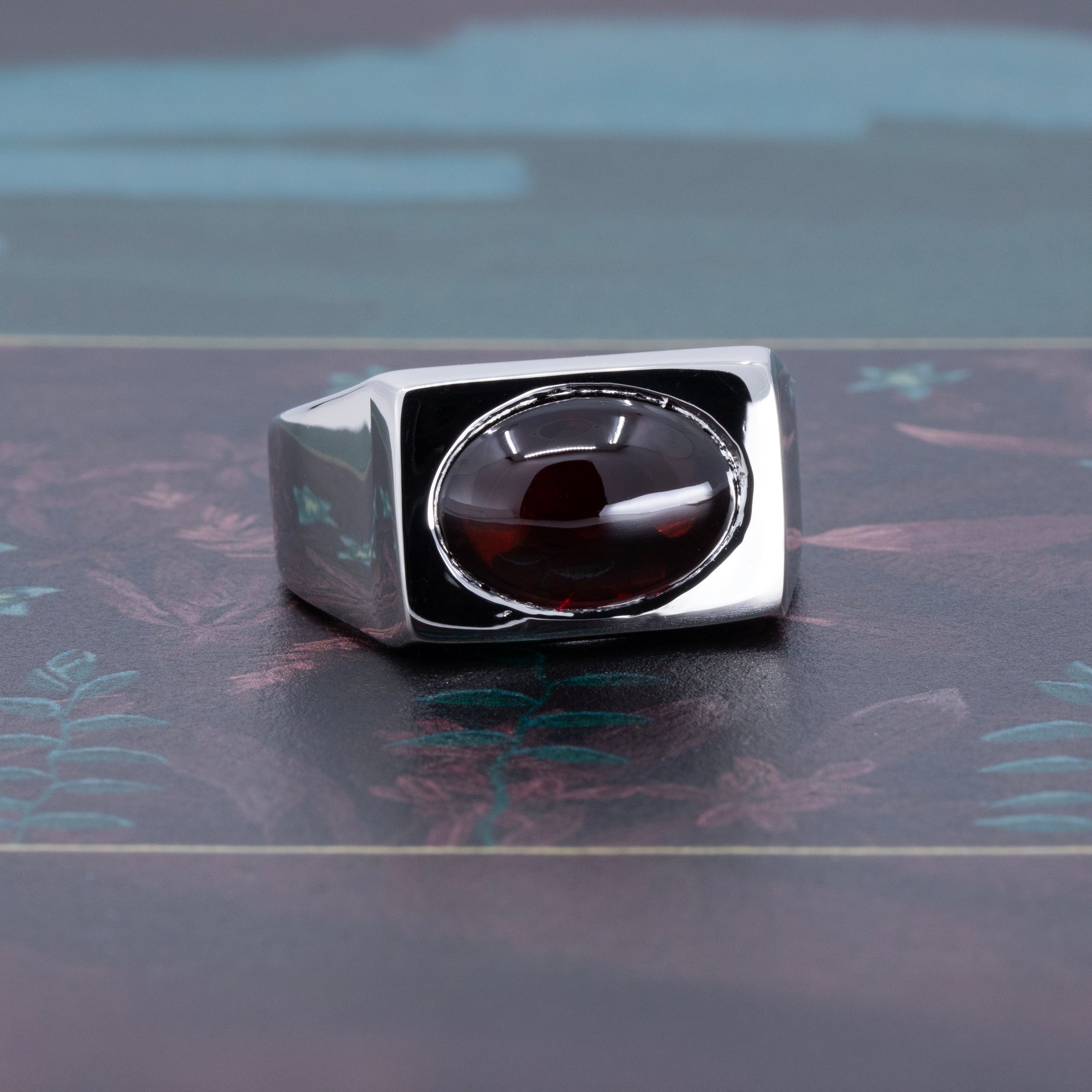 CABOCHON GARNET SIGNET RING | Platimum
