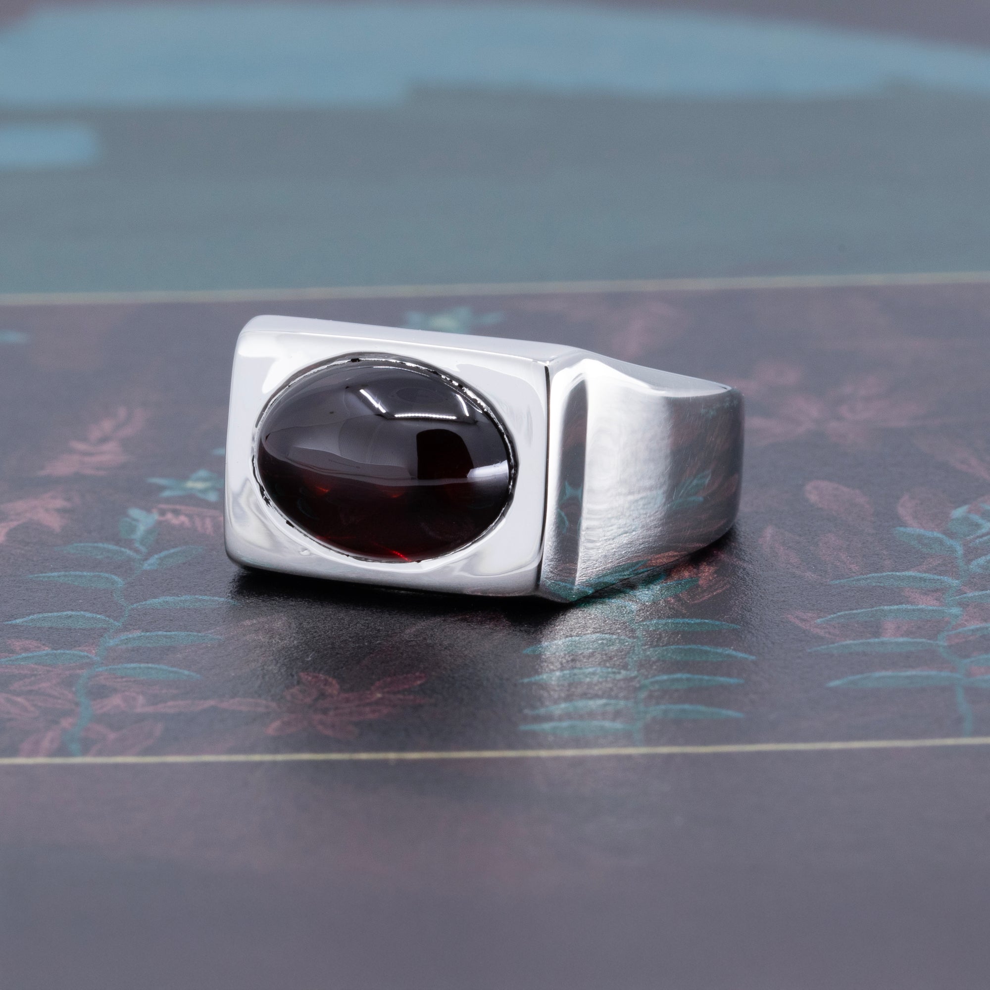 CABOCHON GARNET SIGNET RING | Platimum