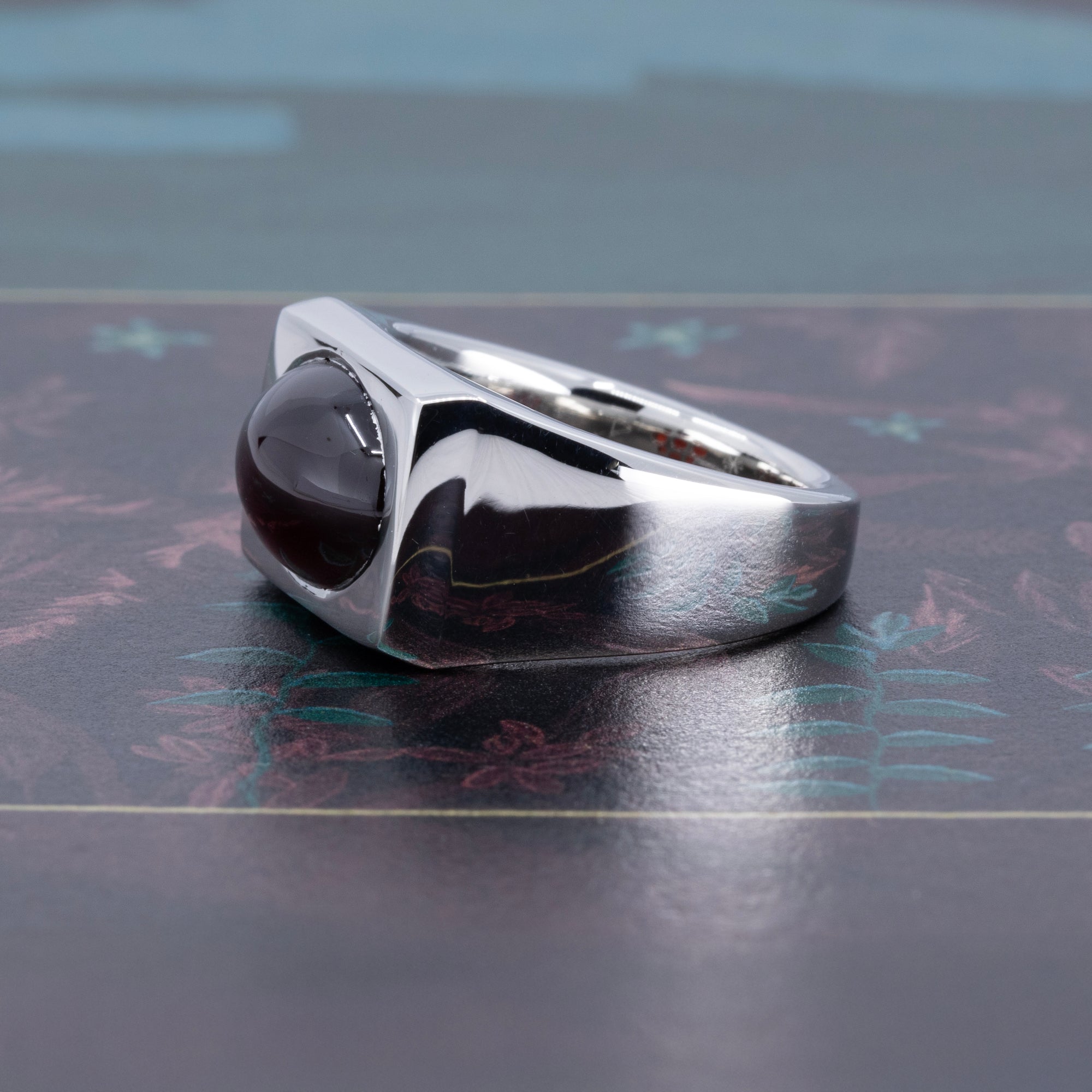 CABOCHON GARNET SIGNET RING | Platimum