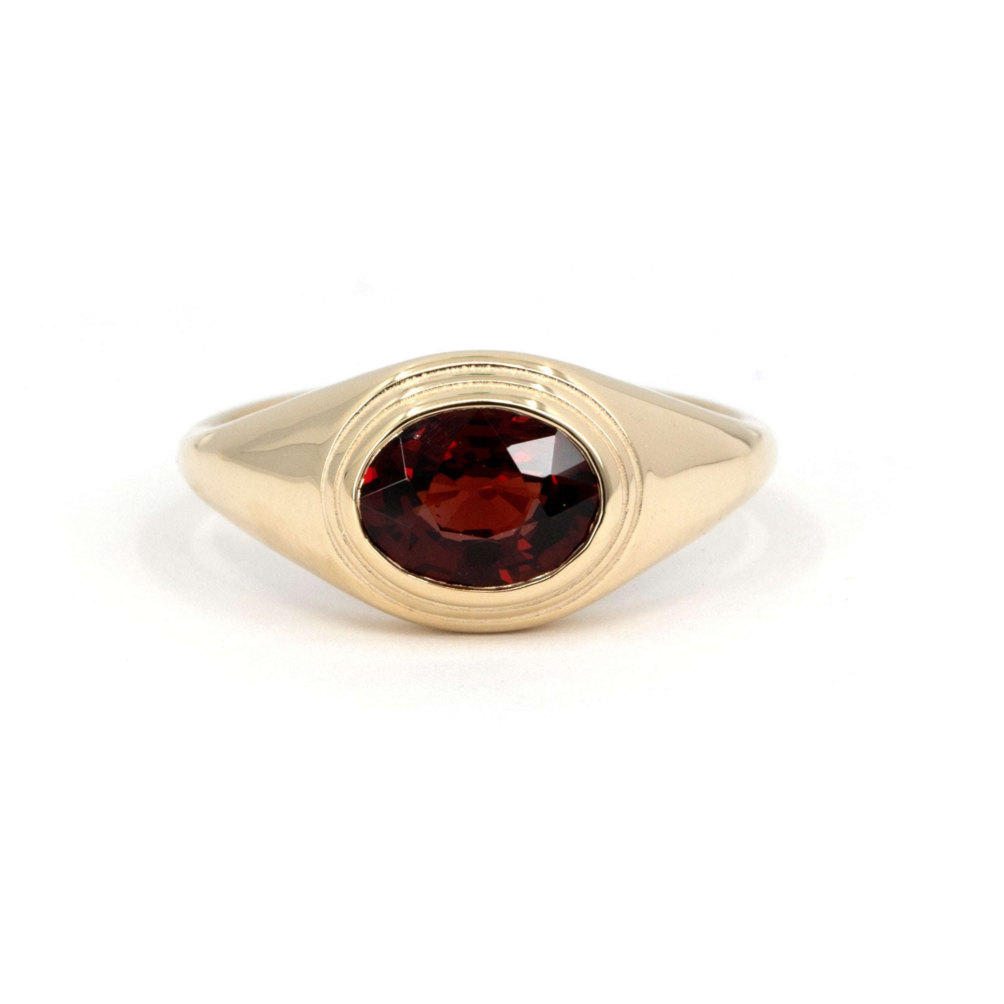 BEZEL OVAL PYROPE | Yellow Gold Ring
