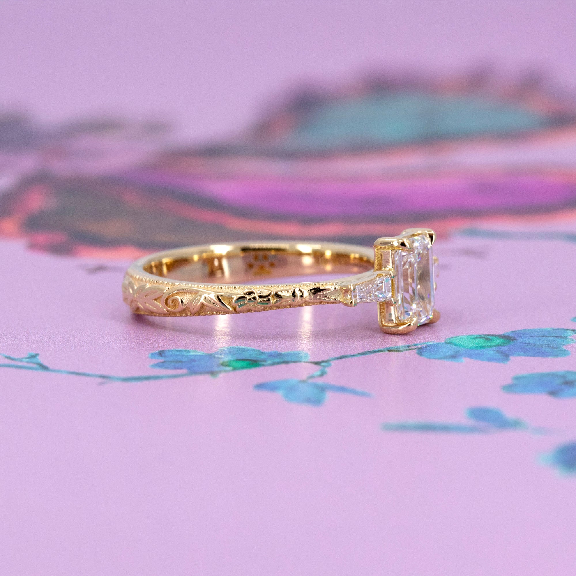 BAGUETTE DIAMOND FLORAL TEXTURED BAND | Yellow Gold