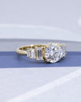 ROUND DIAMOND SIDE BAGUETTE | Yellow Gold