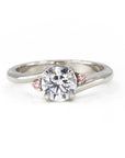 ROUND DIAMOND TWIST BAND PINK SIDE DIAMOND | White Gold