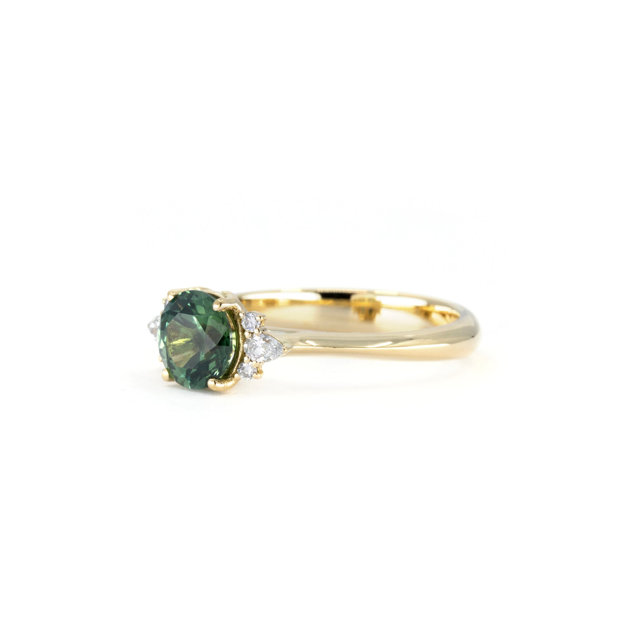ROUND GREEN SAPPHIRE MARQUISE SIDE DIAMOND | Yellow Gold
