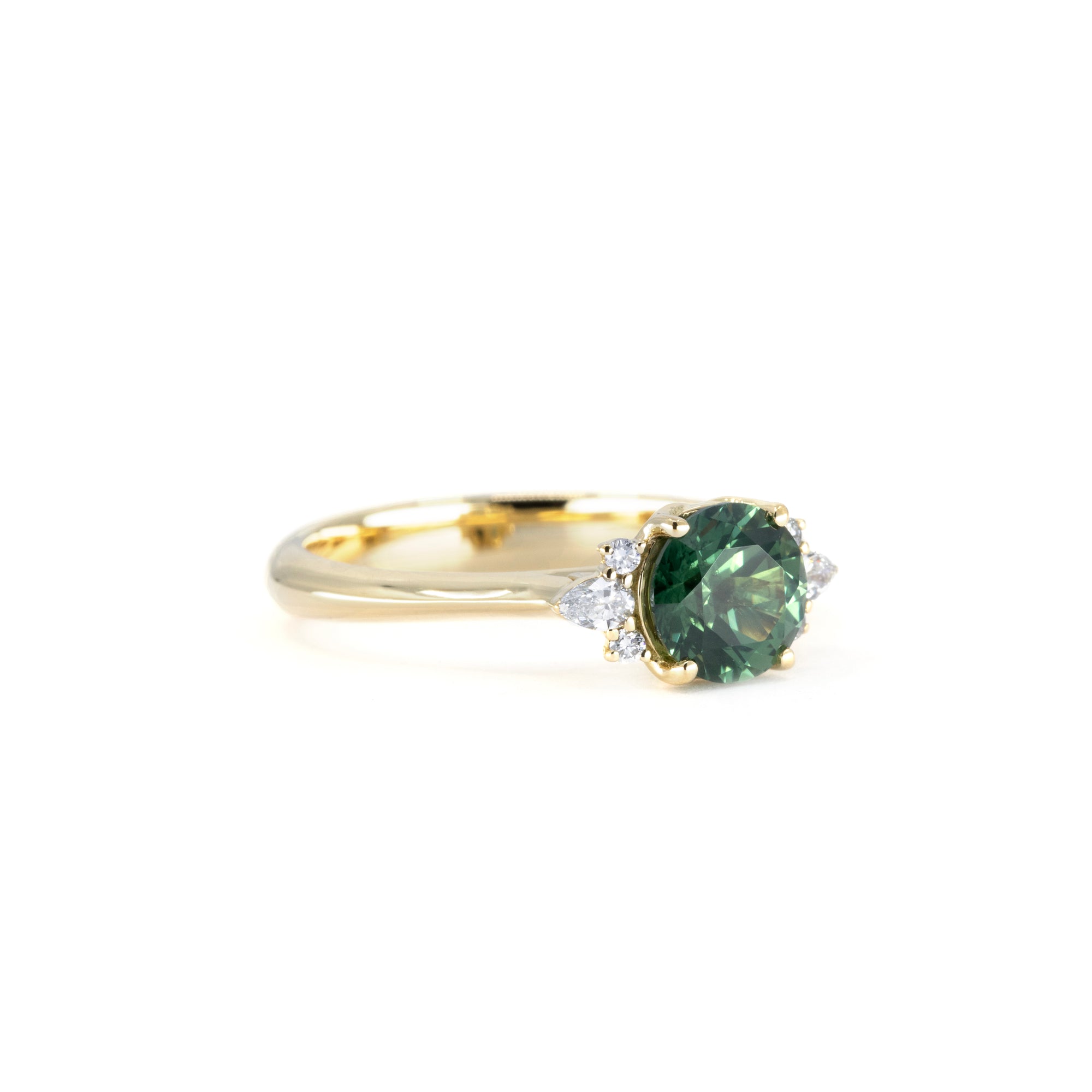 ROUND GREEN SAPPHIRE MARQUISE SIDE DIAMOND | Yellow Gold