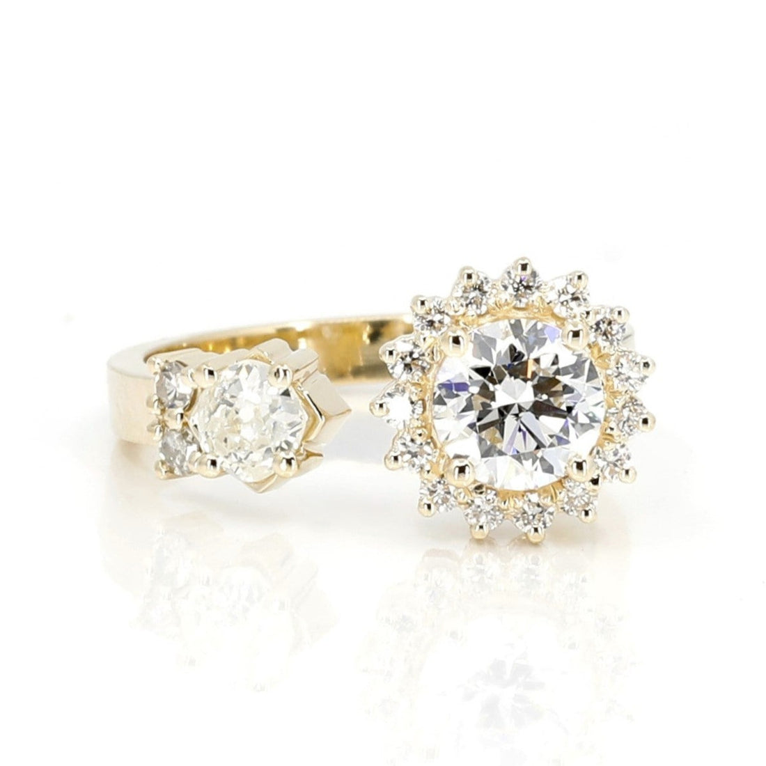lab grown custom made diamond ring by bena jewelry montreal best jeweler on white background