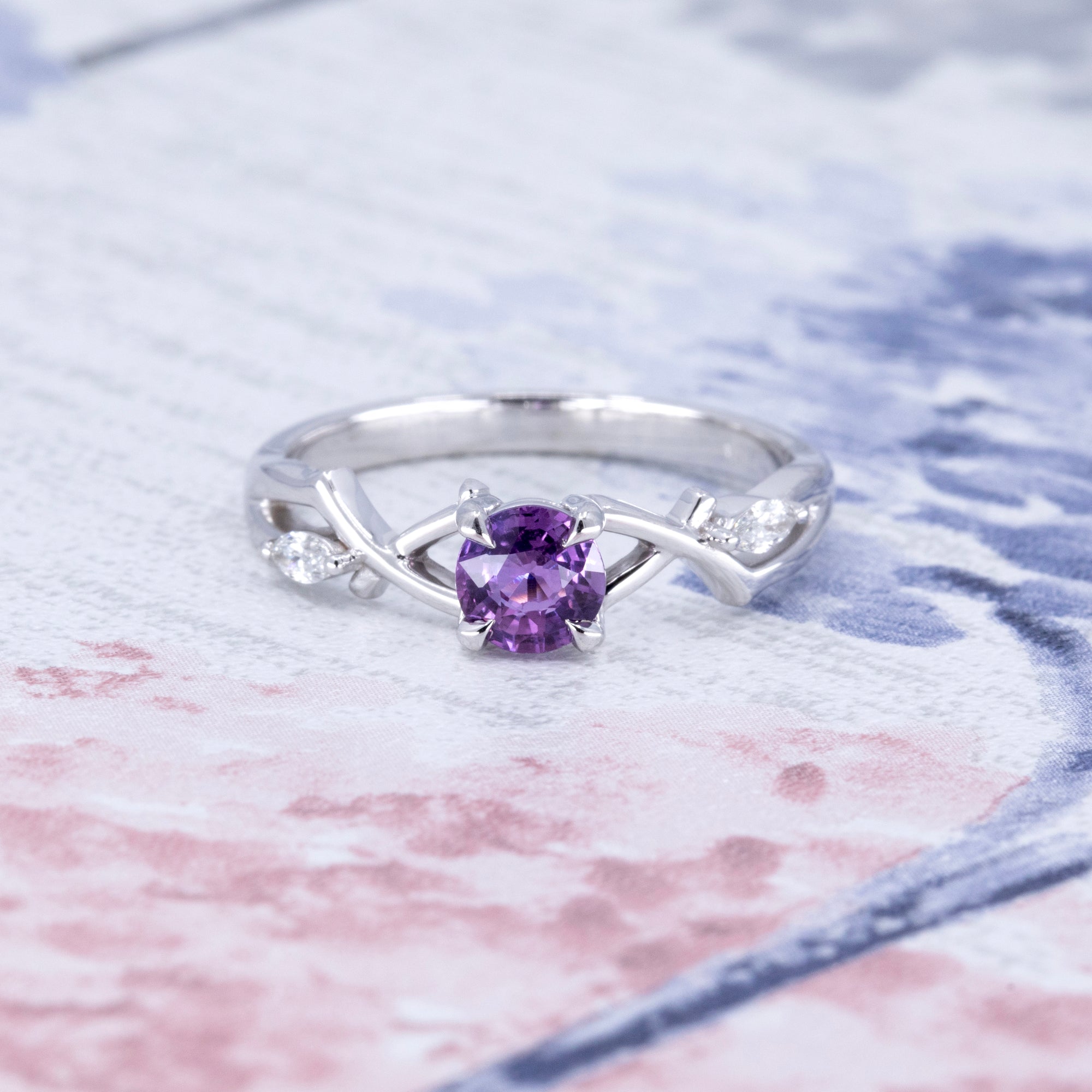 ORGANIC MINIMAL ROUND PURPLE SAPPHIRE | White Gold