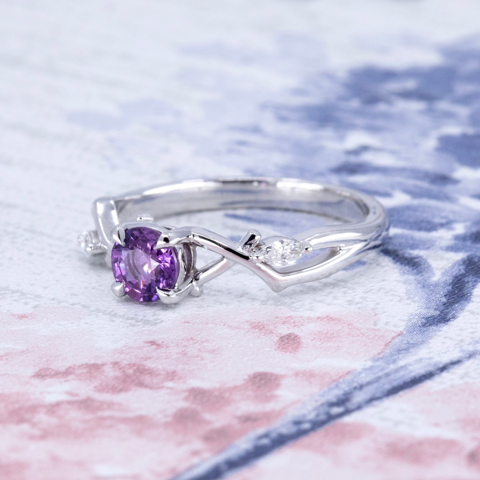 ORGANIC MINIMAL ROUND PURPLE SAPPHIRE | White Gold