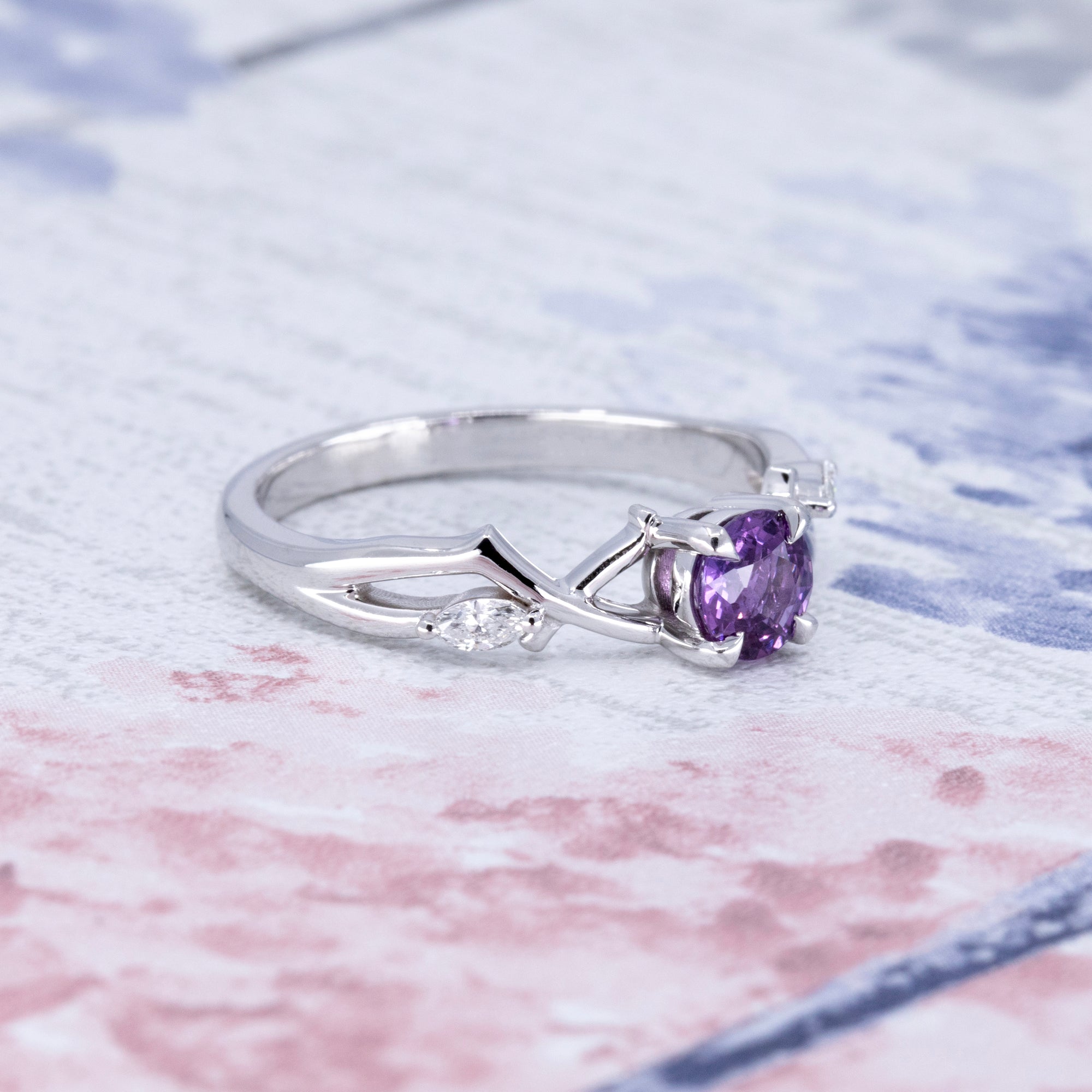 ORGANIC MINIMAL ROUND PURPLE SAPPHIRE | White Gold