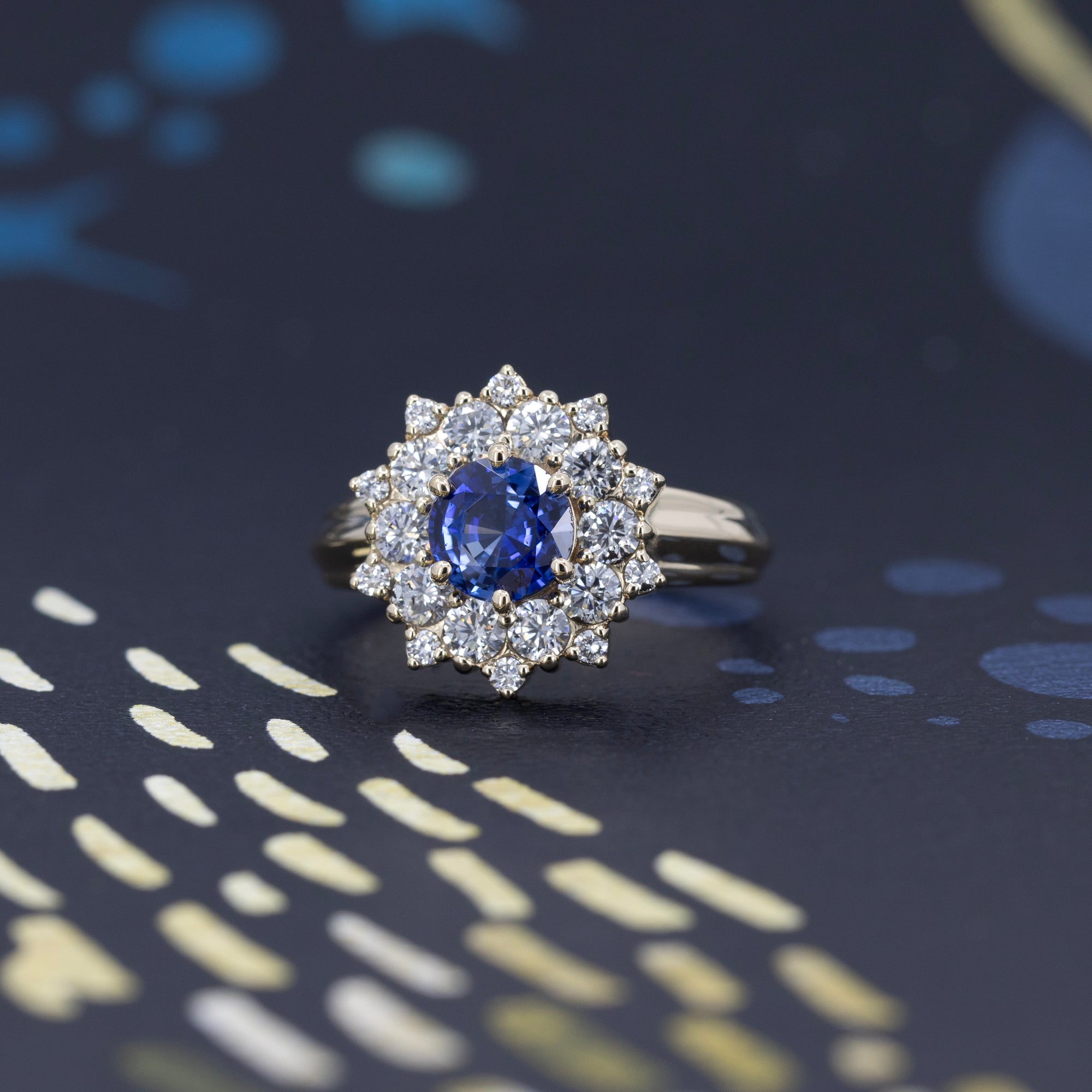 ROUND BLUE SAPPHIRE SOLEIL RING | Yellow Gold