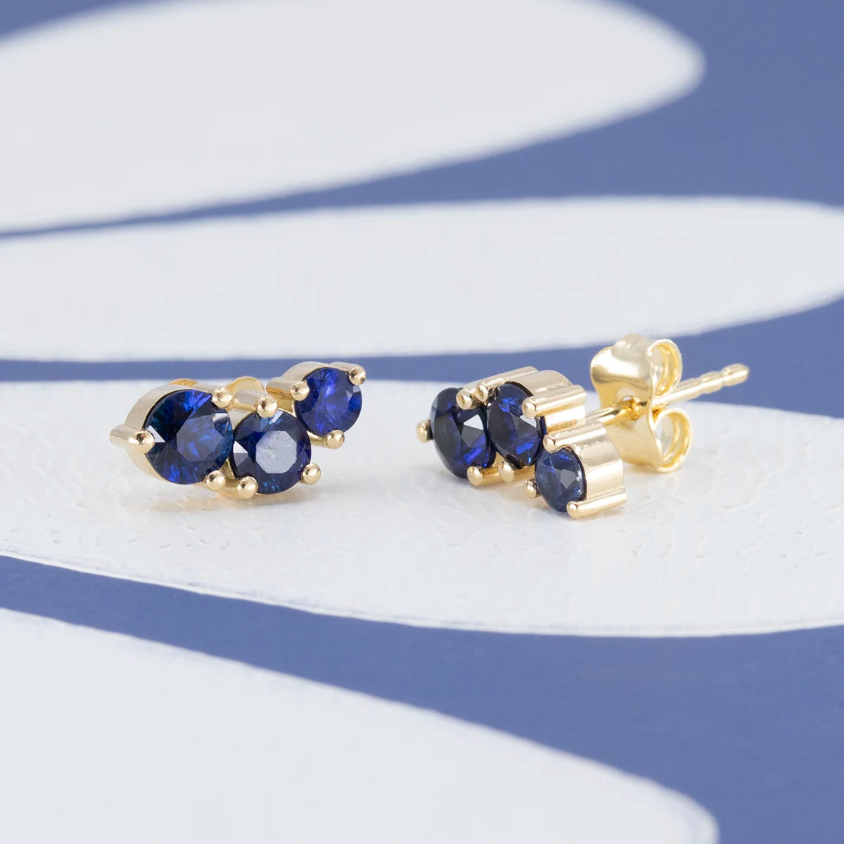 ROYAL BLUE SAPPHIRE STUDS EARRINGS | Yellow Gold
