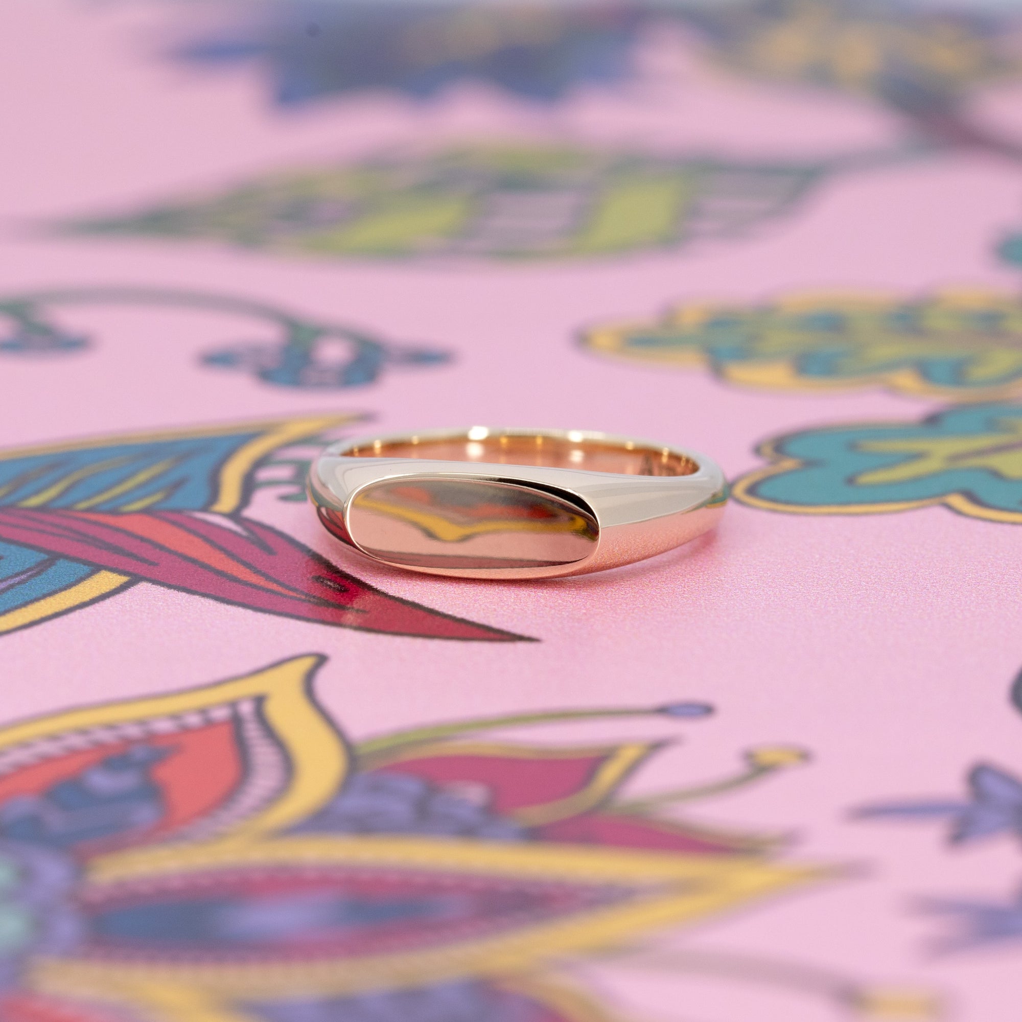 SIGNET &amp; ORGANIC WEDDING BAND | Yellow Gold