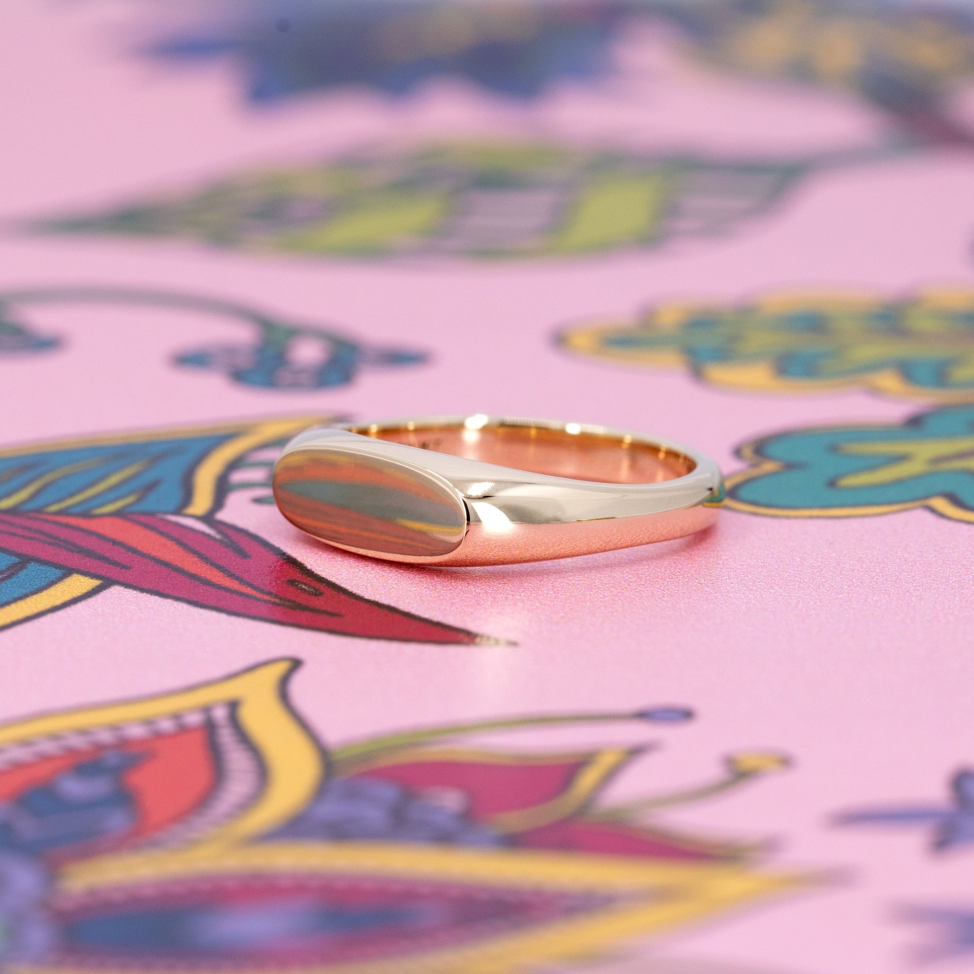 SIGNET &amp; ORGANIC WEDDING BAND | Yellow Gold