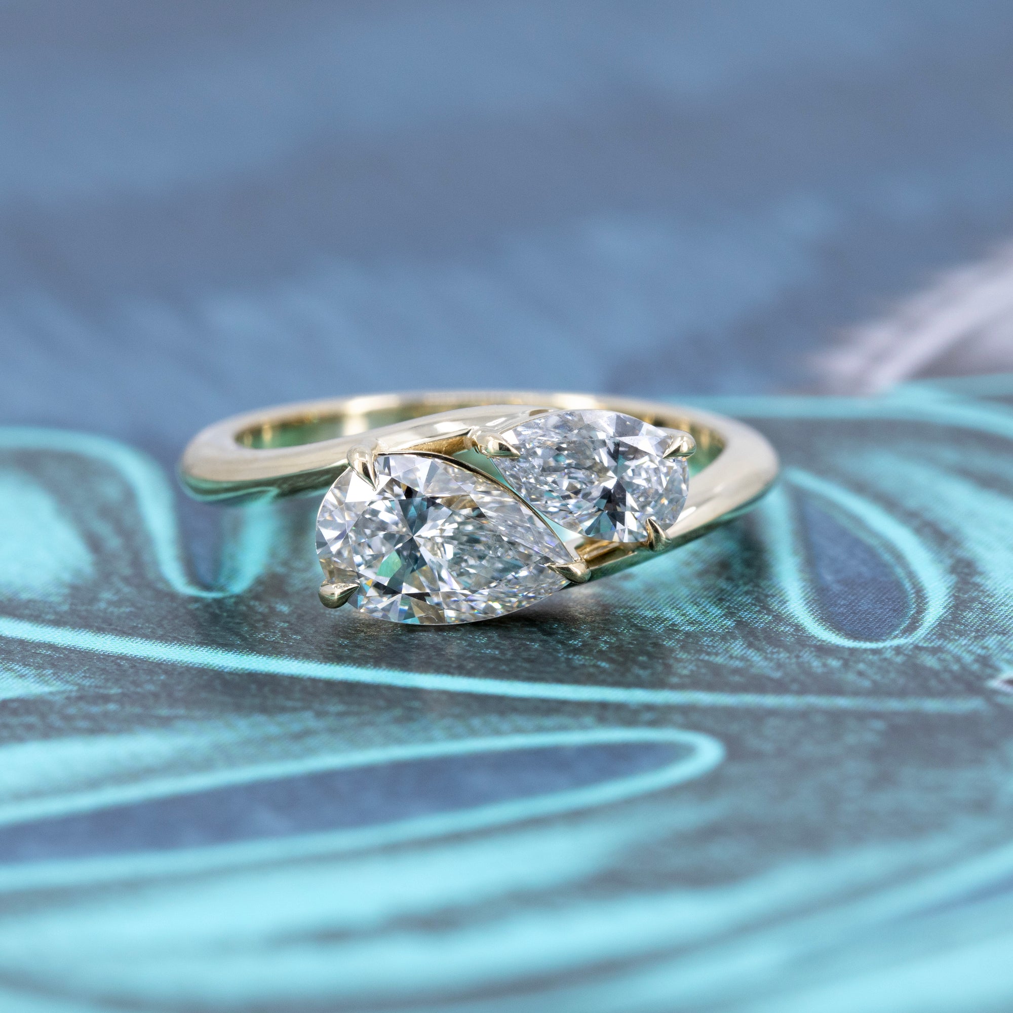 TOI &amp; MOI PEAR SHAPE DIAMOND | Yellow Gold